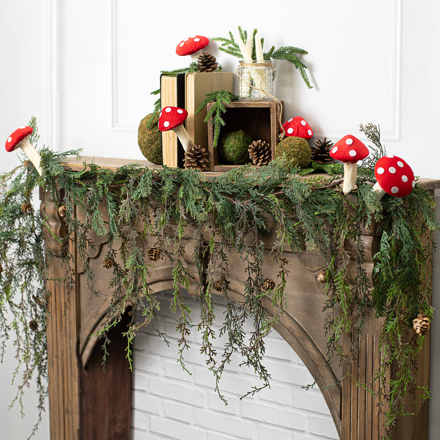 6' Cedar With Pinecones Garland detail photo 4
