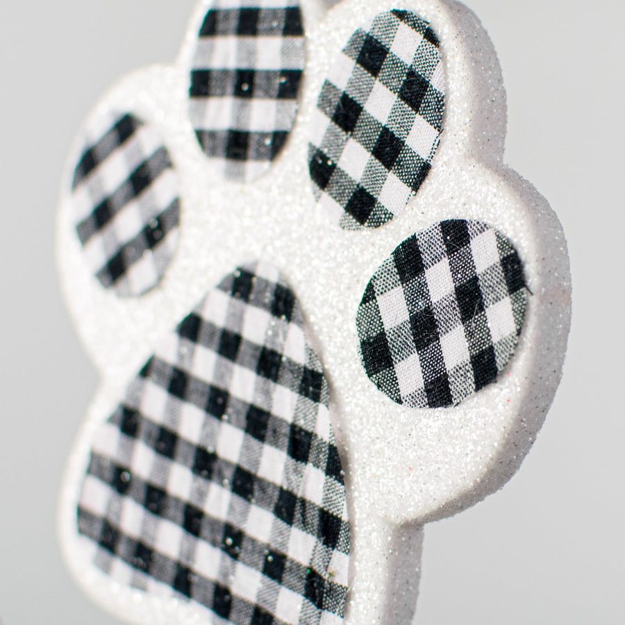 18" Check Dog Paw Spray: Black Lifestyle Photo