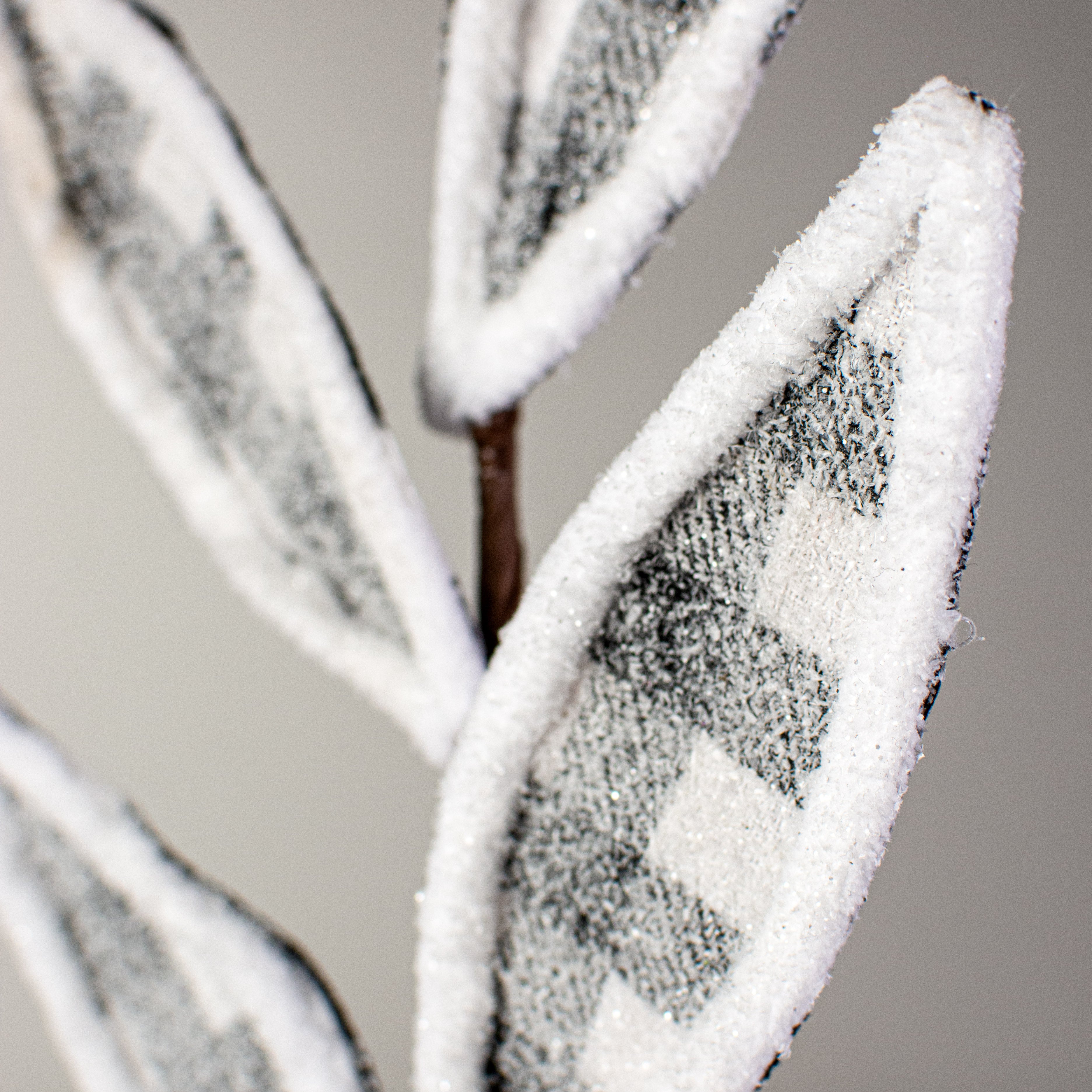 28" Check Leaf Piping Stem: Black & White Lifestyle Photo