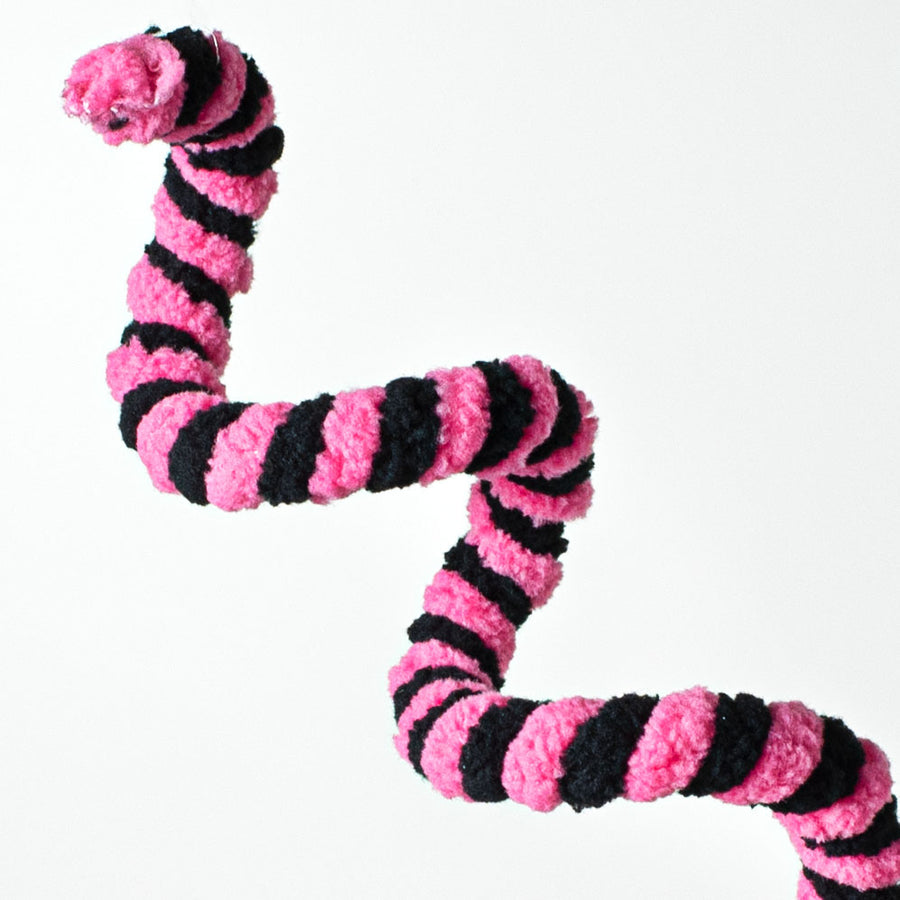 30" Chenille Curly Spray: Fuchsia & Black detail photo 4