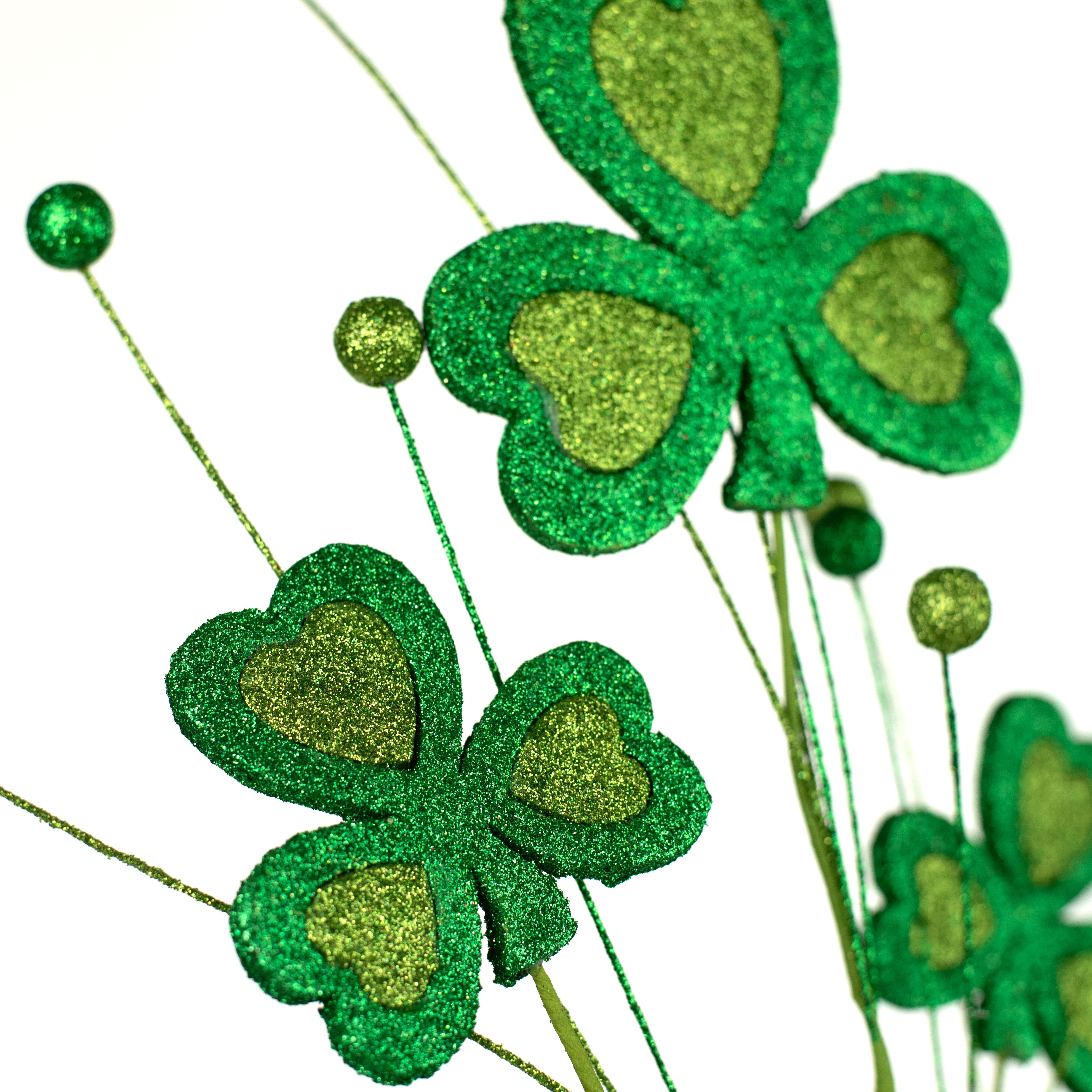 28" Clover Ball Spray Lifestyle Photo