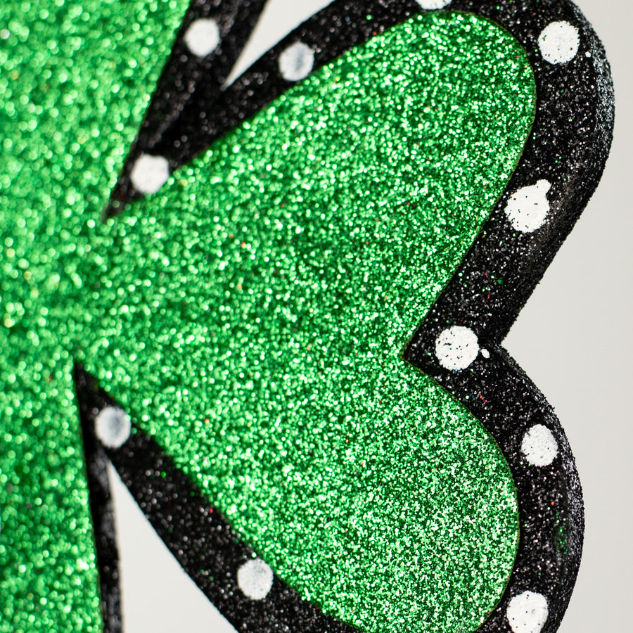 19" Clover With Black & White Pick Lifestyle Photo