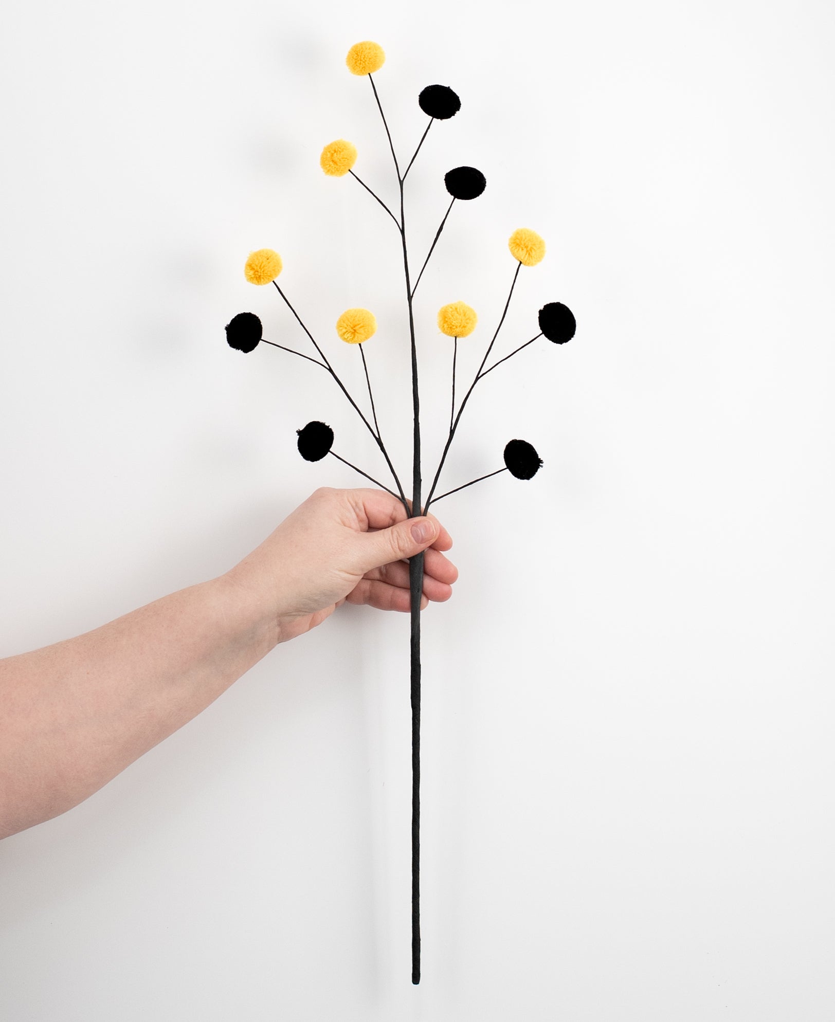 23" 2-Color Pom Pom Spray: Yellow & Black detail photo 3