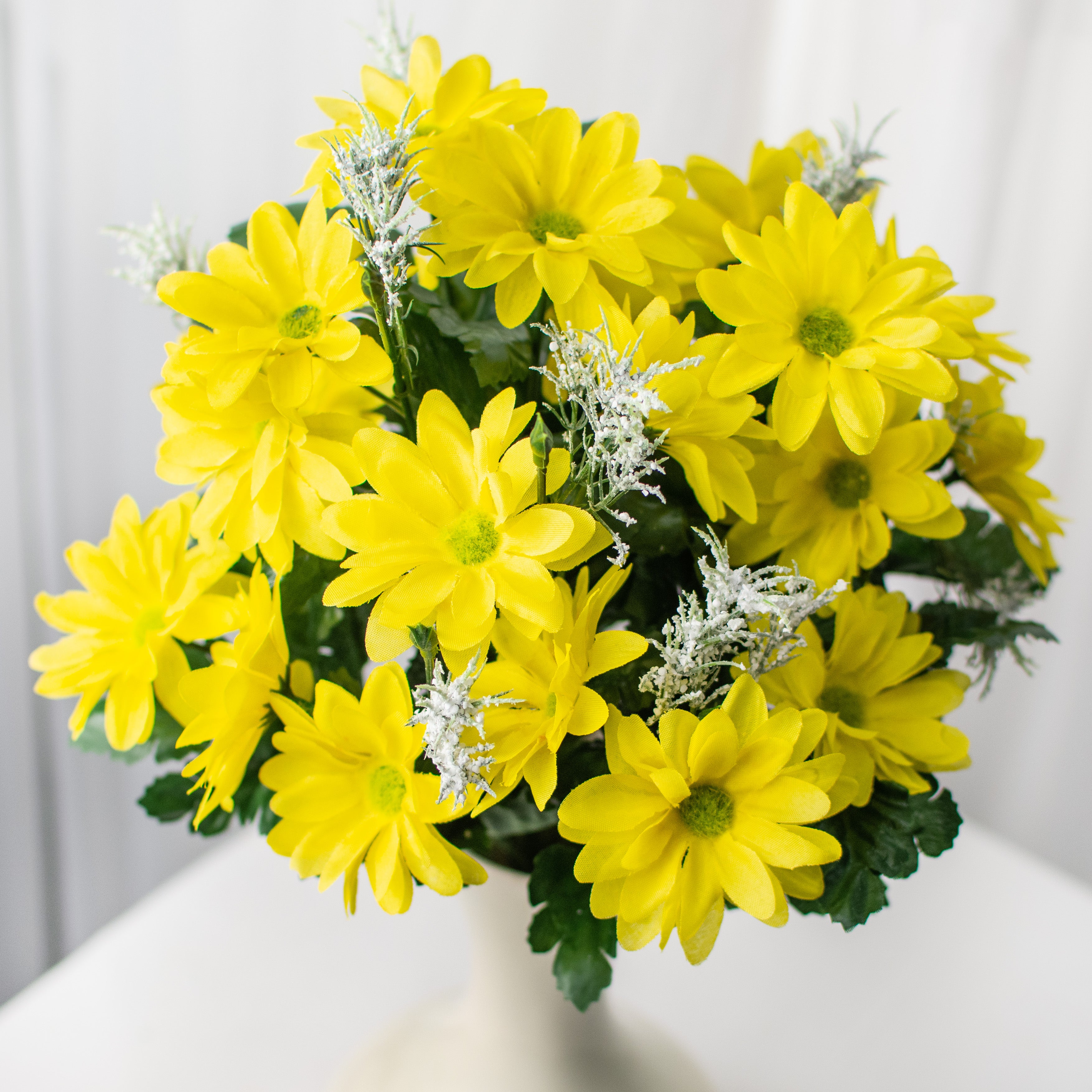 17" Colorfast Daisy Mix Bush: Yellow Item Number: 30160YW
