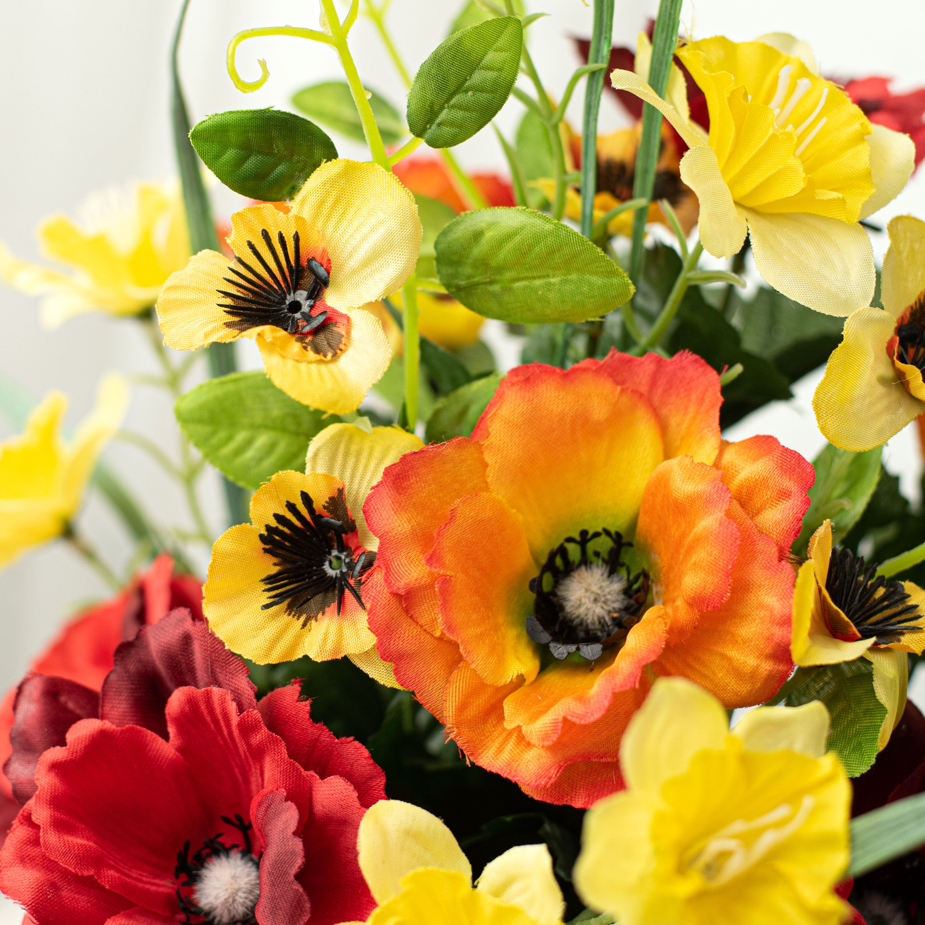 21" Colorfast Poppy Daffodil Bush Lifestyle Photo
