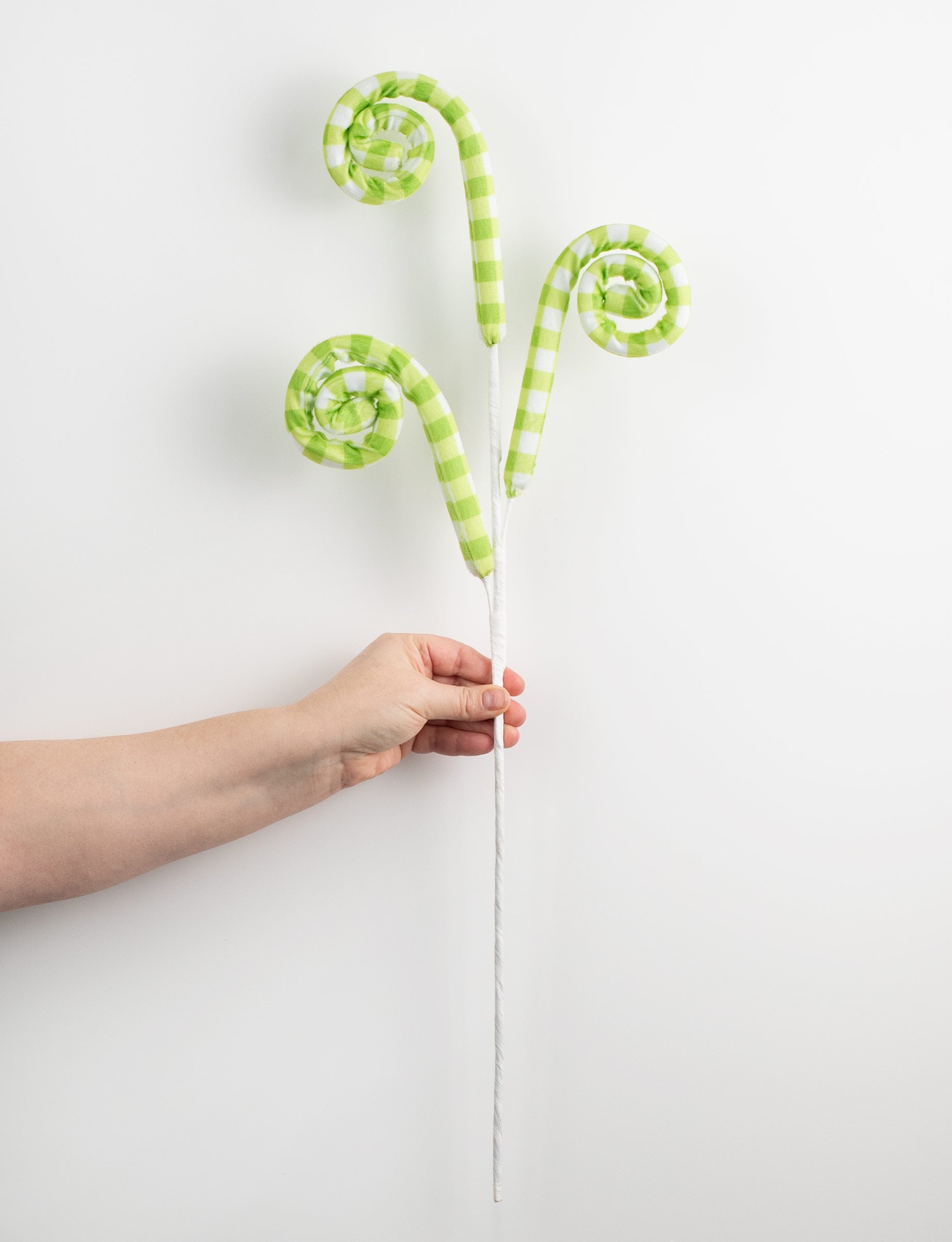 28" Curly Fabric Spray: Gingham Check Green detail photo 3