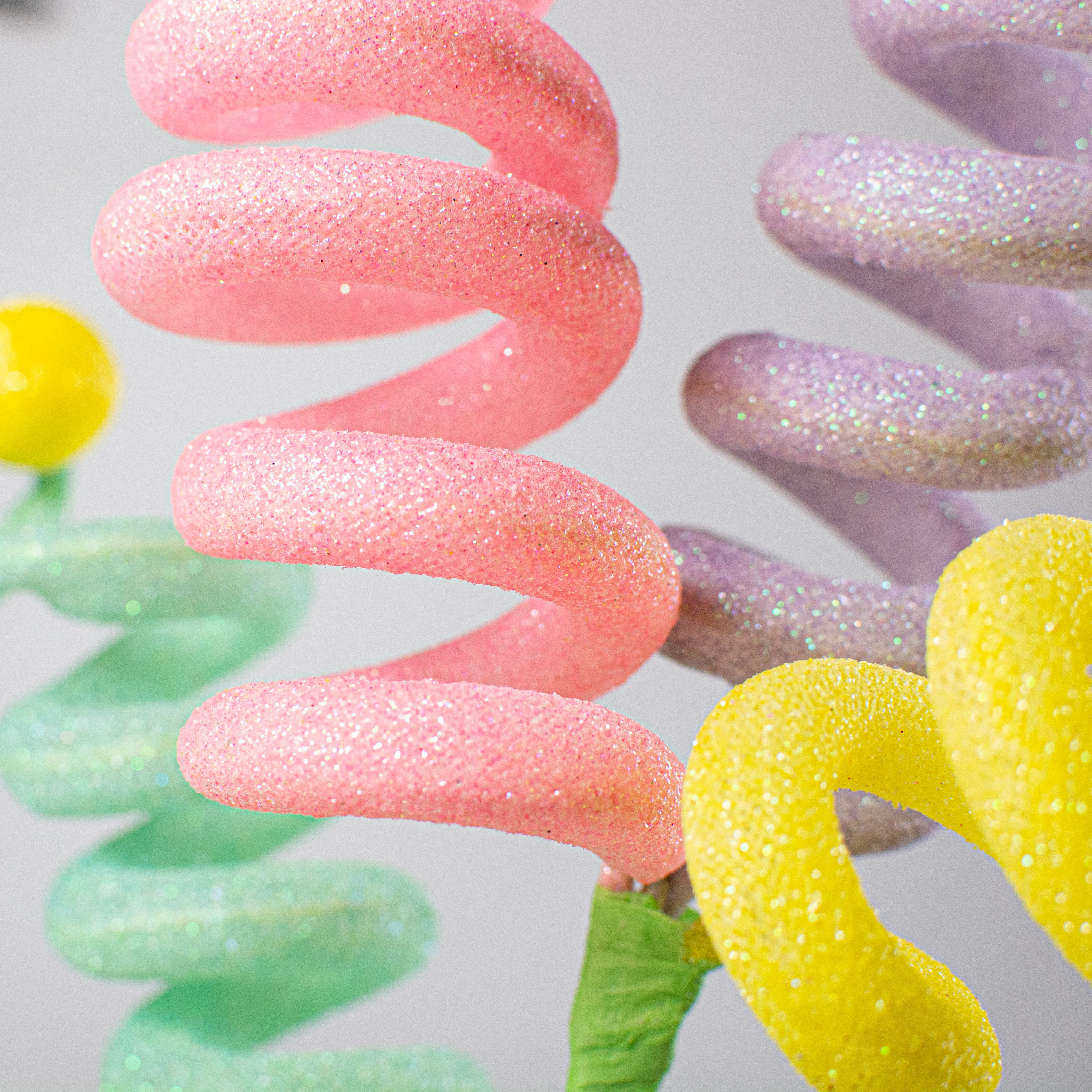 30" Curly Tube & Ball Spray: Pastel Assortment detail photo 5