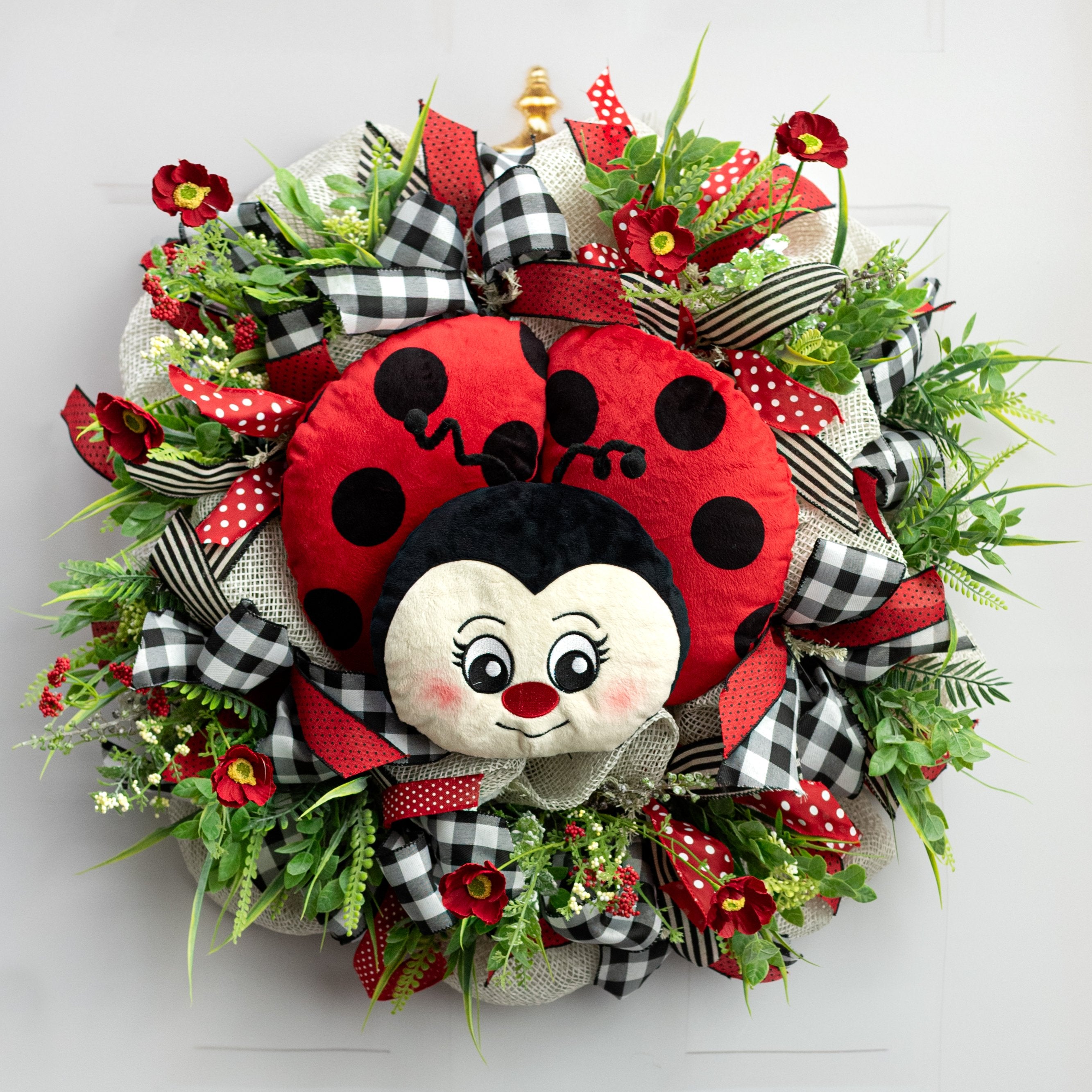 Cute Ladybug Wreath Decorating Kit (3 Pieces) Lifestyle Photo
