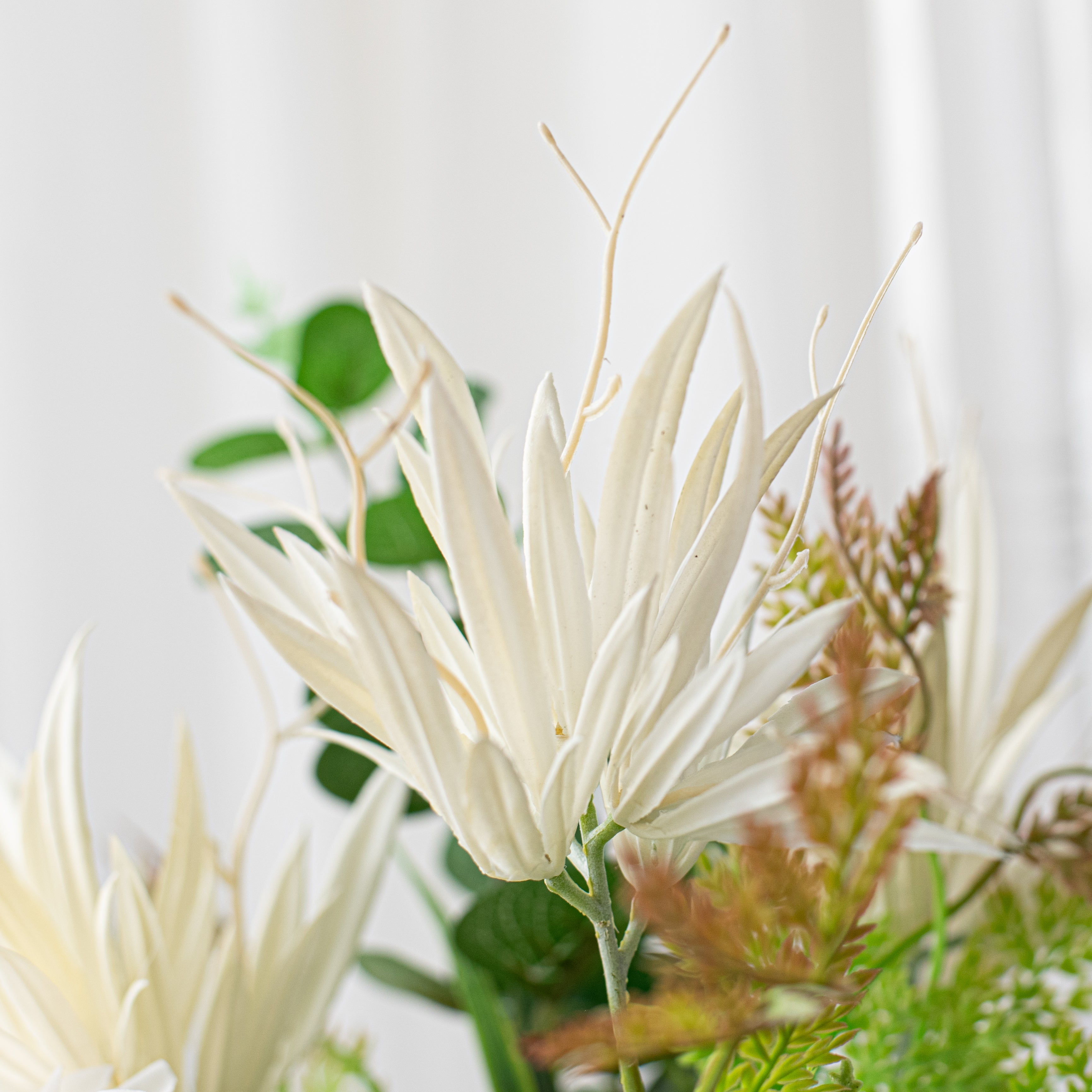 24" Dahlia & Epiphyllum Bush: White detail photo 5