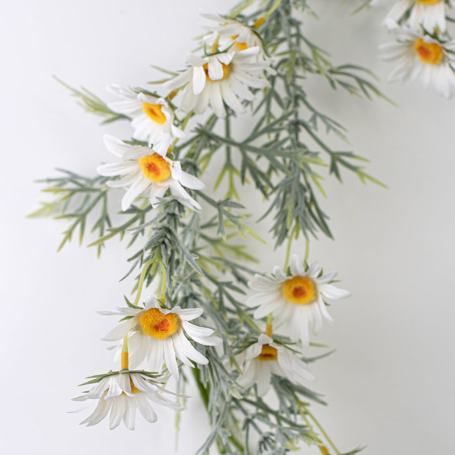 6' Daisies and Leaves Garland: White detail photo 4