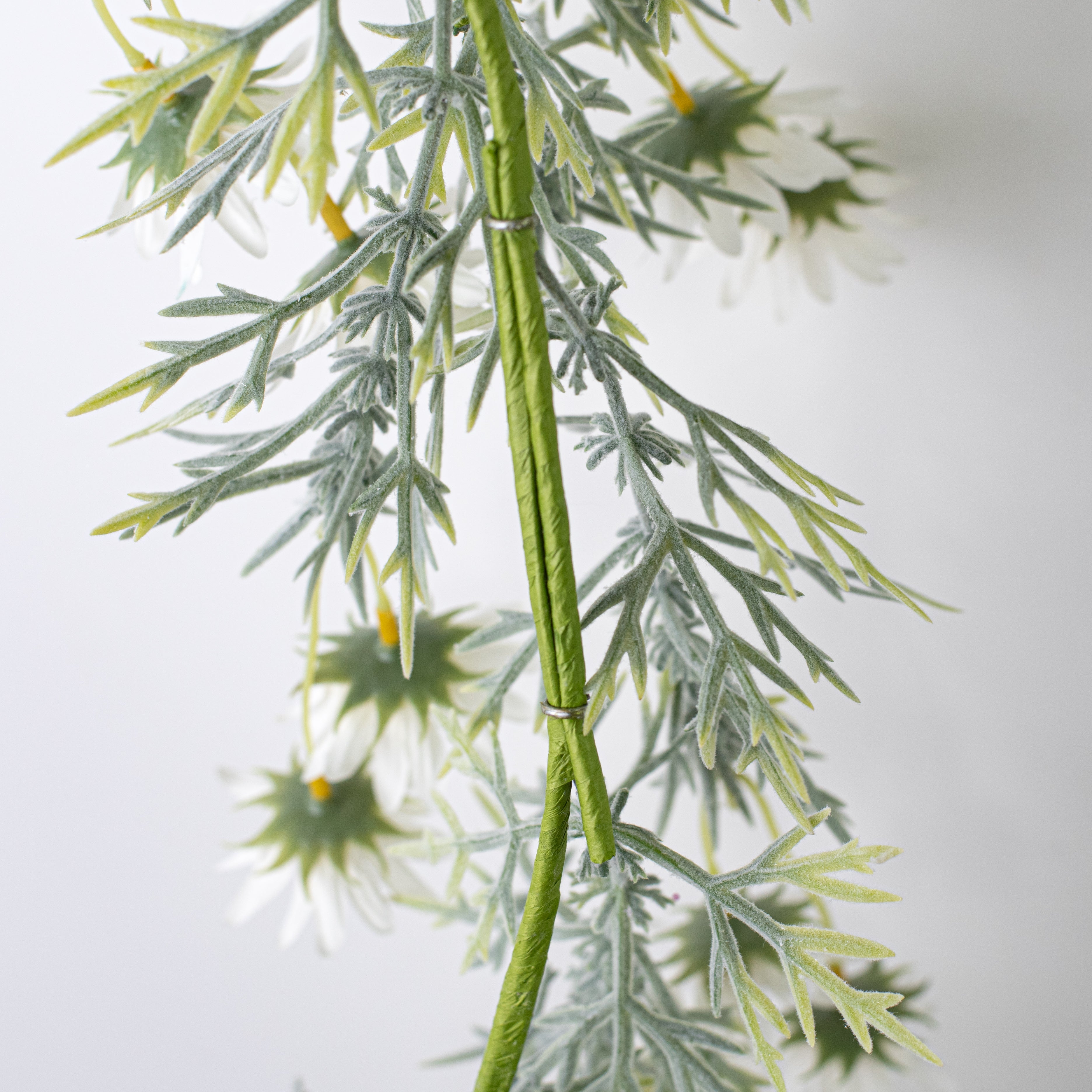6' Daisies and Leaves Garland: White detail photo 5