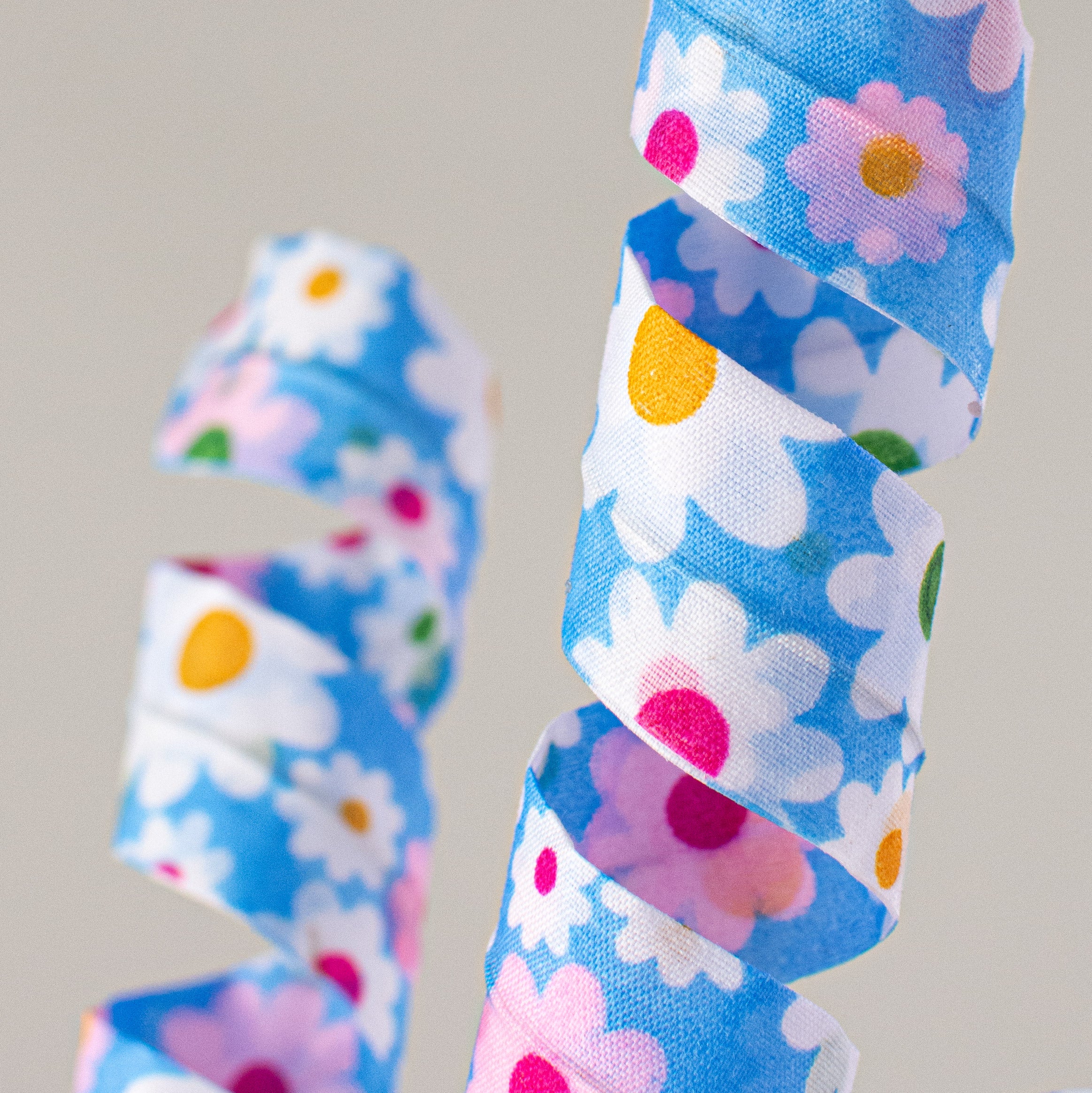24" Daisy Fabric Curly Spray: Blue Lifestyle Photo
