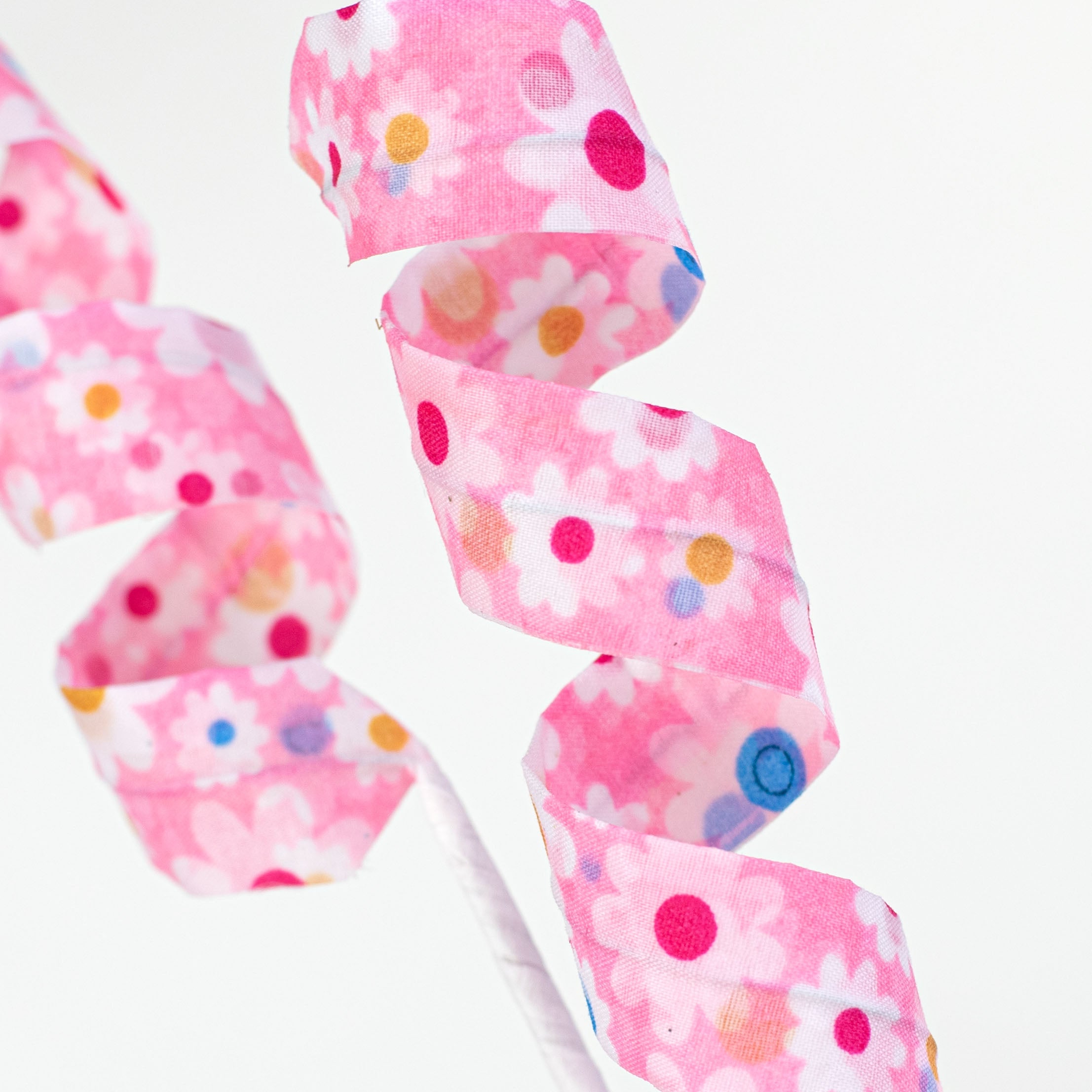 24" Daisy Fabric Curly Spray: Pink Lifestyle Photo