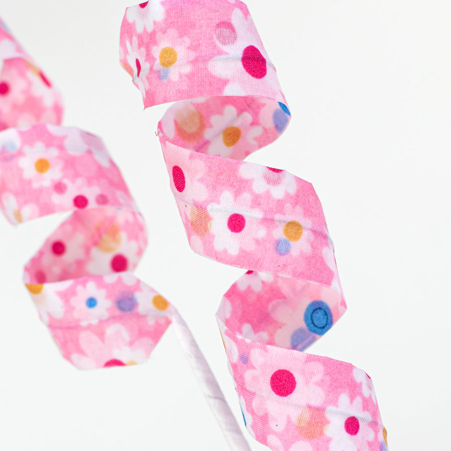 24" Daisy Fabric Curly Spray: Pink Lifestyle Photo