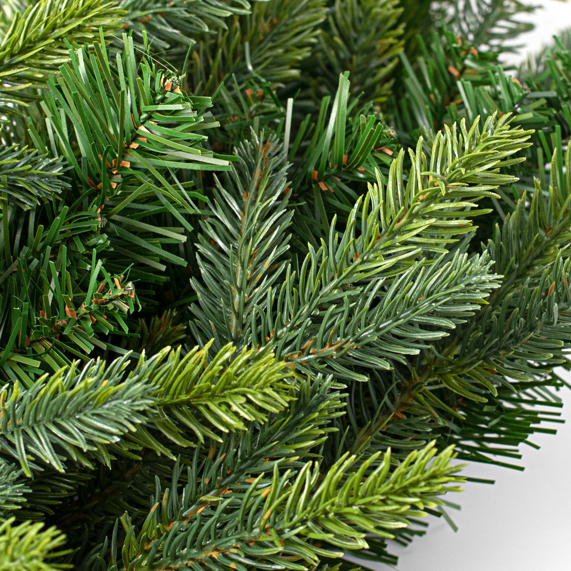 24" Deluxe Trinity Pine Wreath Lifestyle Photo