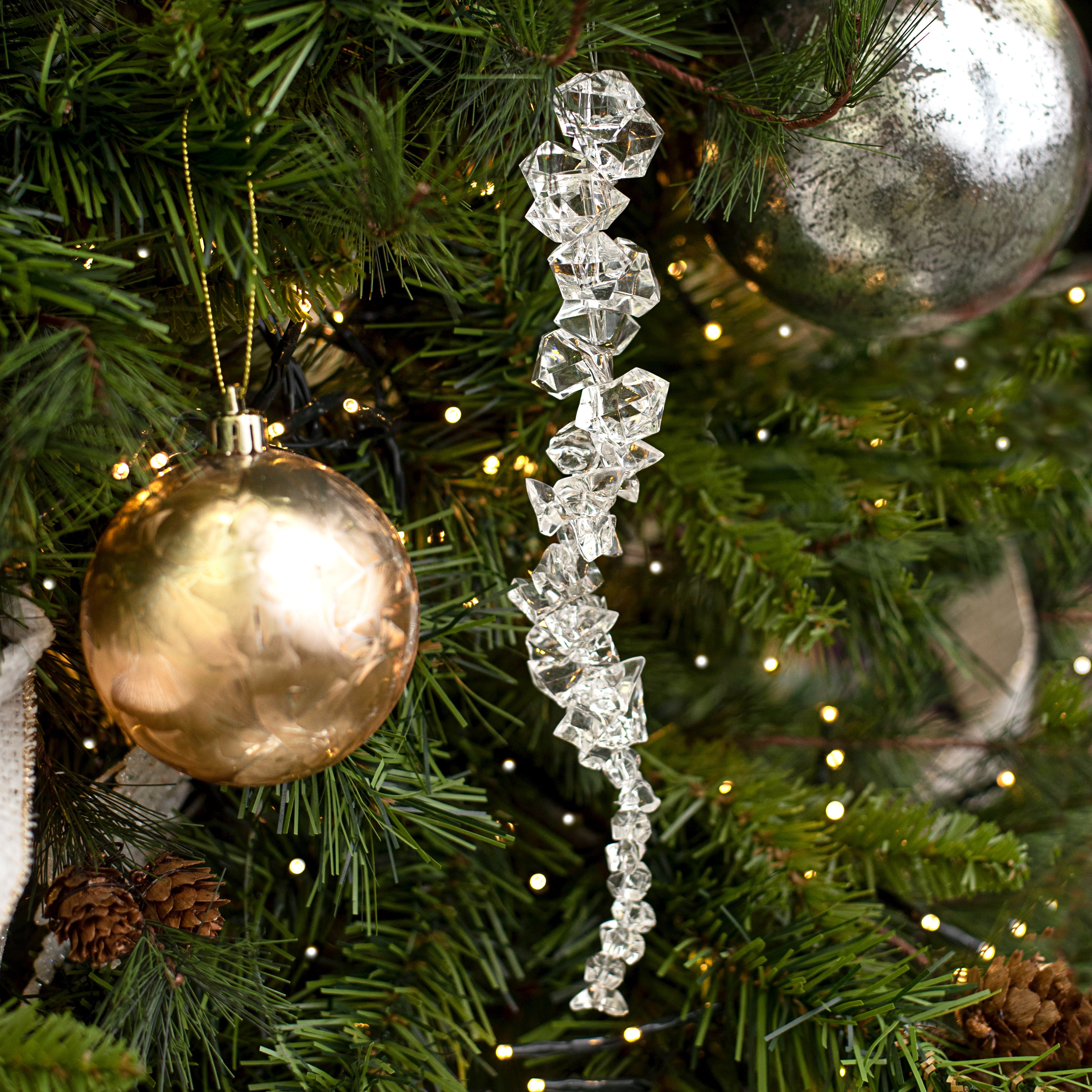 10" Diamond String Ornament Lifestyle Photo