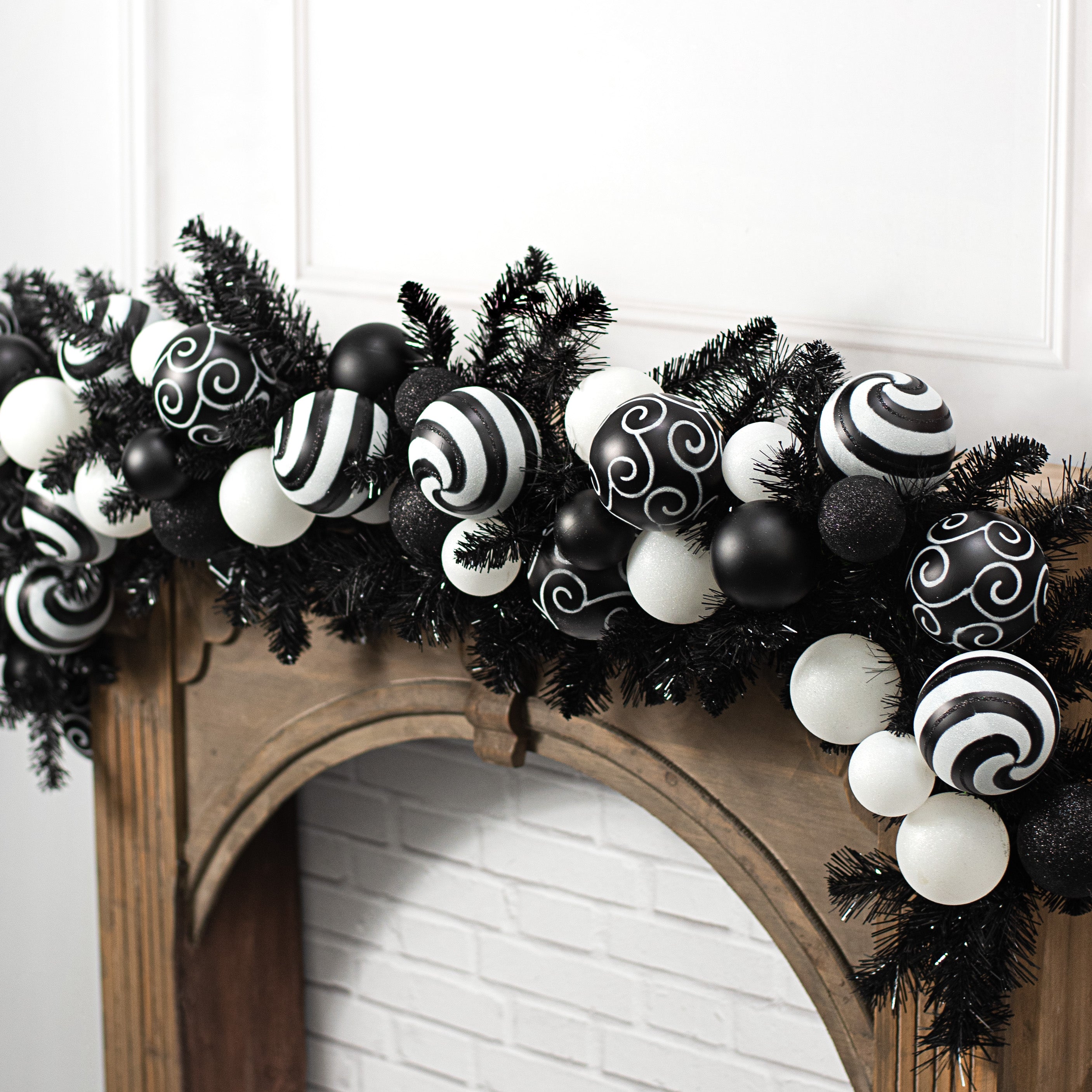 6' Effortless Ornament Garland: Black & White Lifestyle Photo