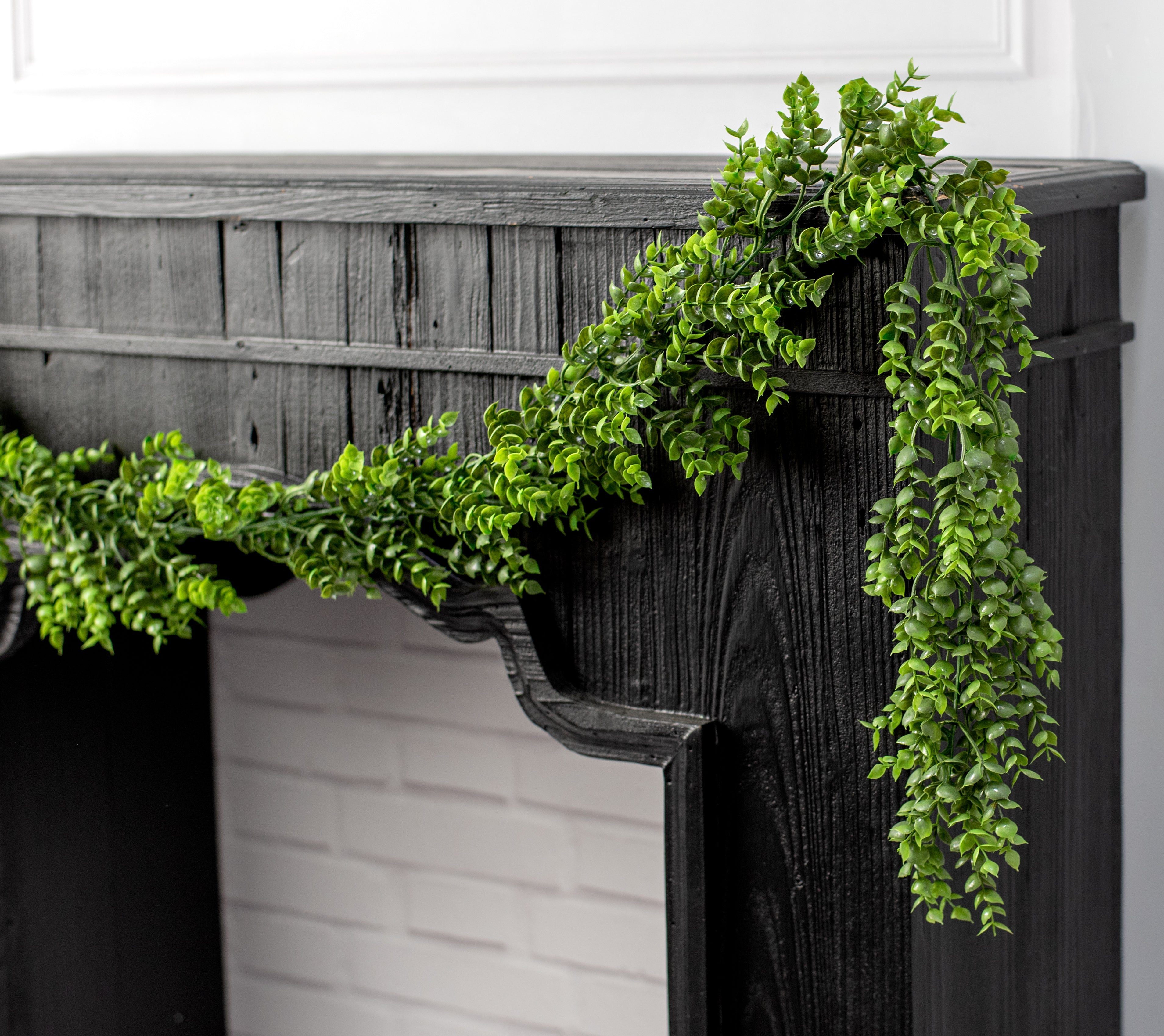 6' Eucalyptus Leaf Garland Lifestyle Photo