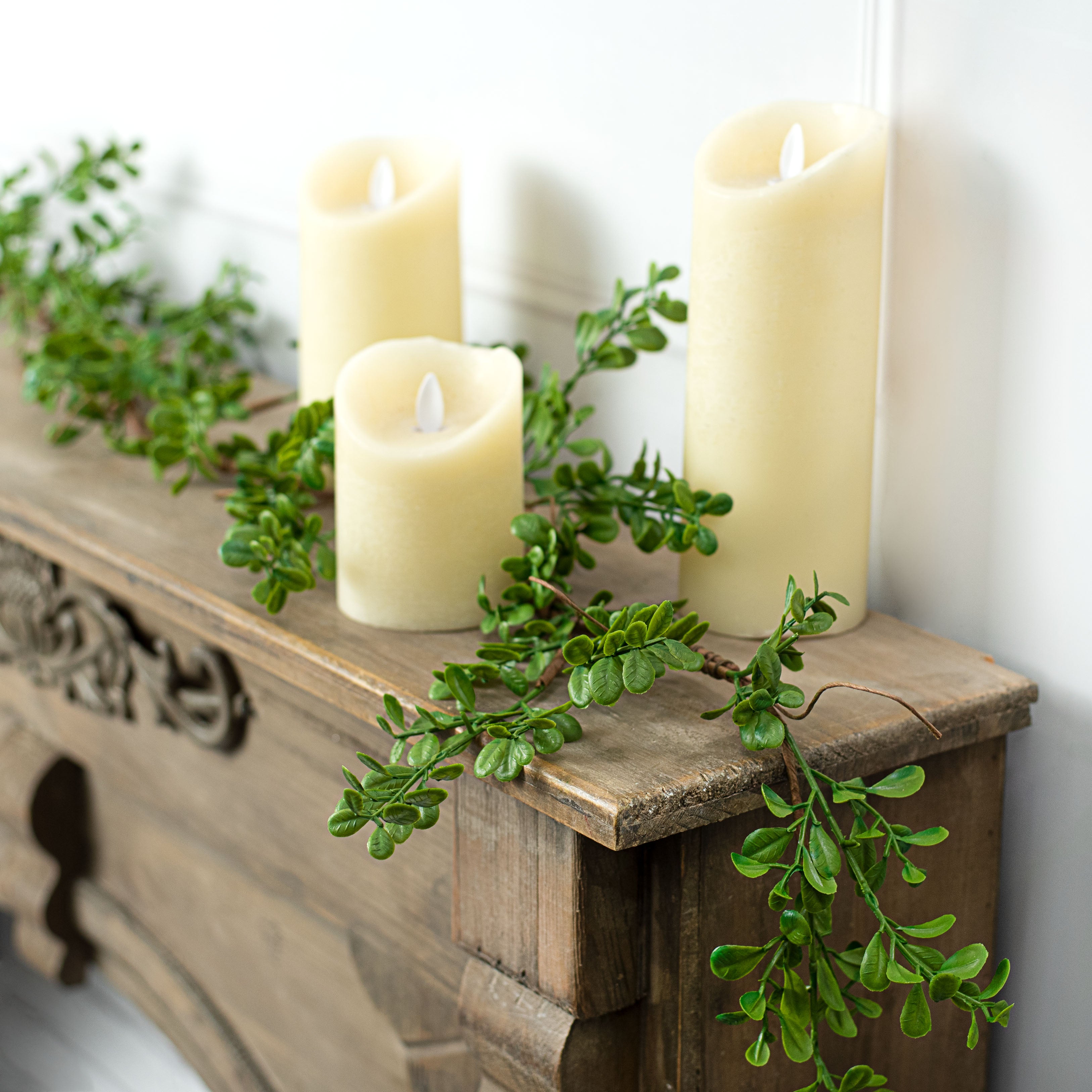 4' Evergreen Boxwood Garland Lifestyle Photo