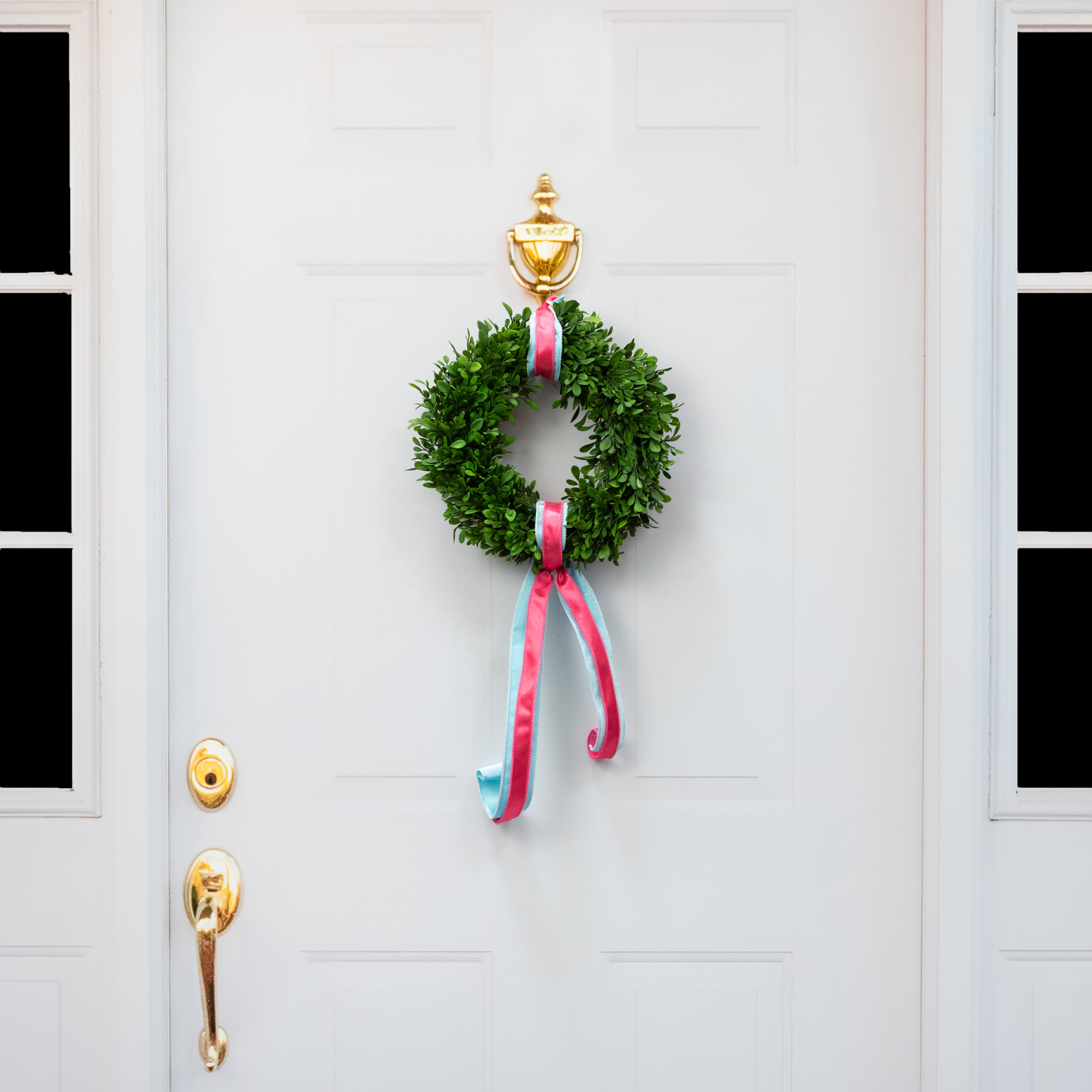 12" Evergreen Boxwood Wreath on Twig Frame detail photo 4