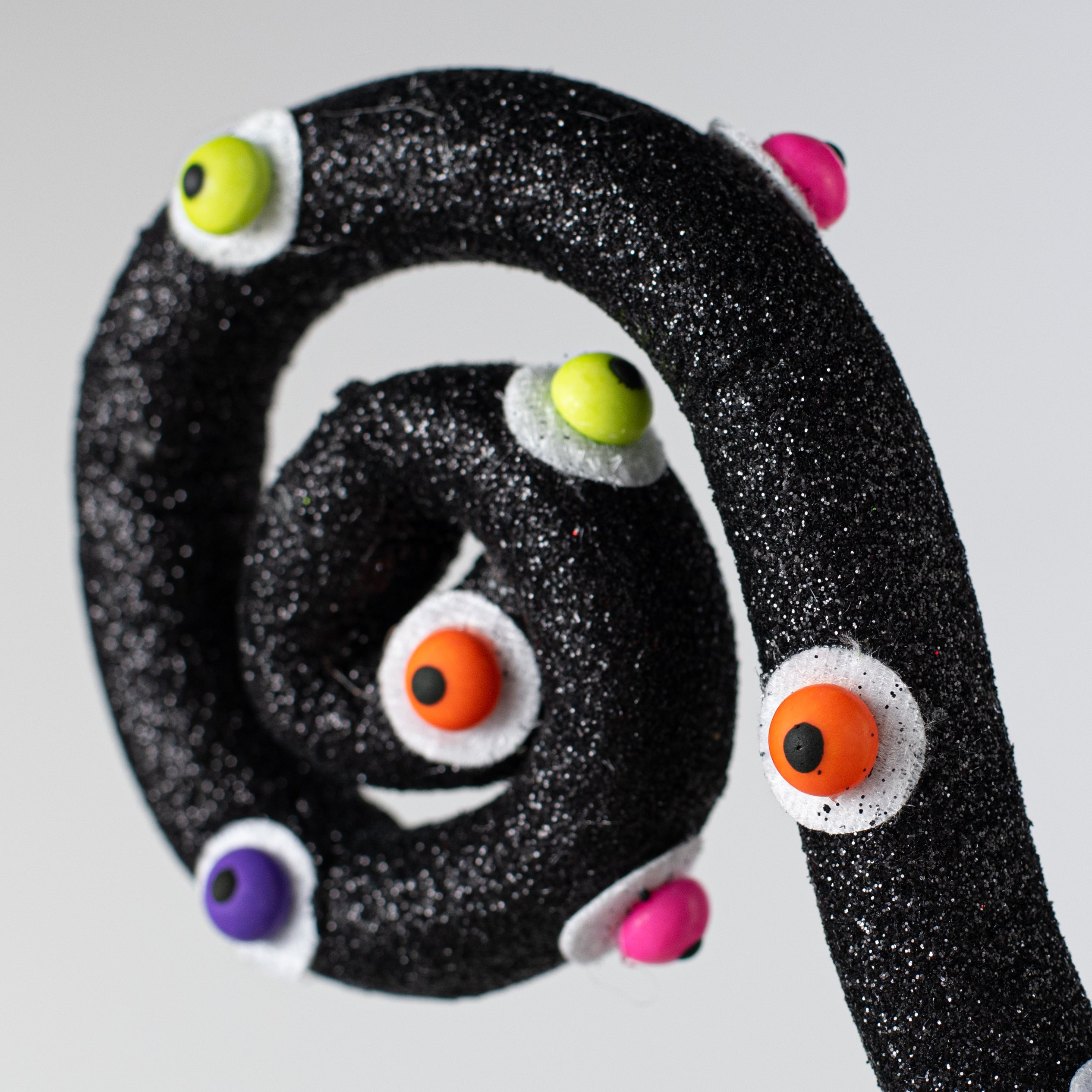 28" Eyeballs Curly Spray: Black Lifestyle Photo