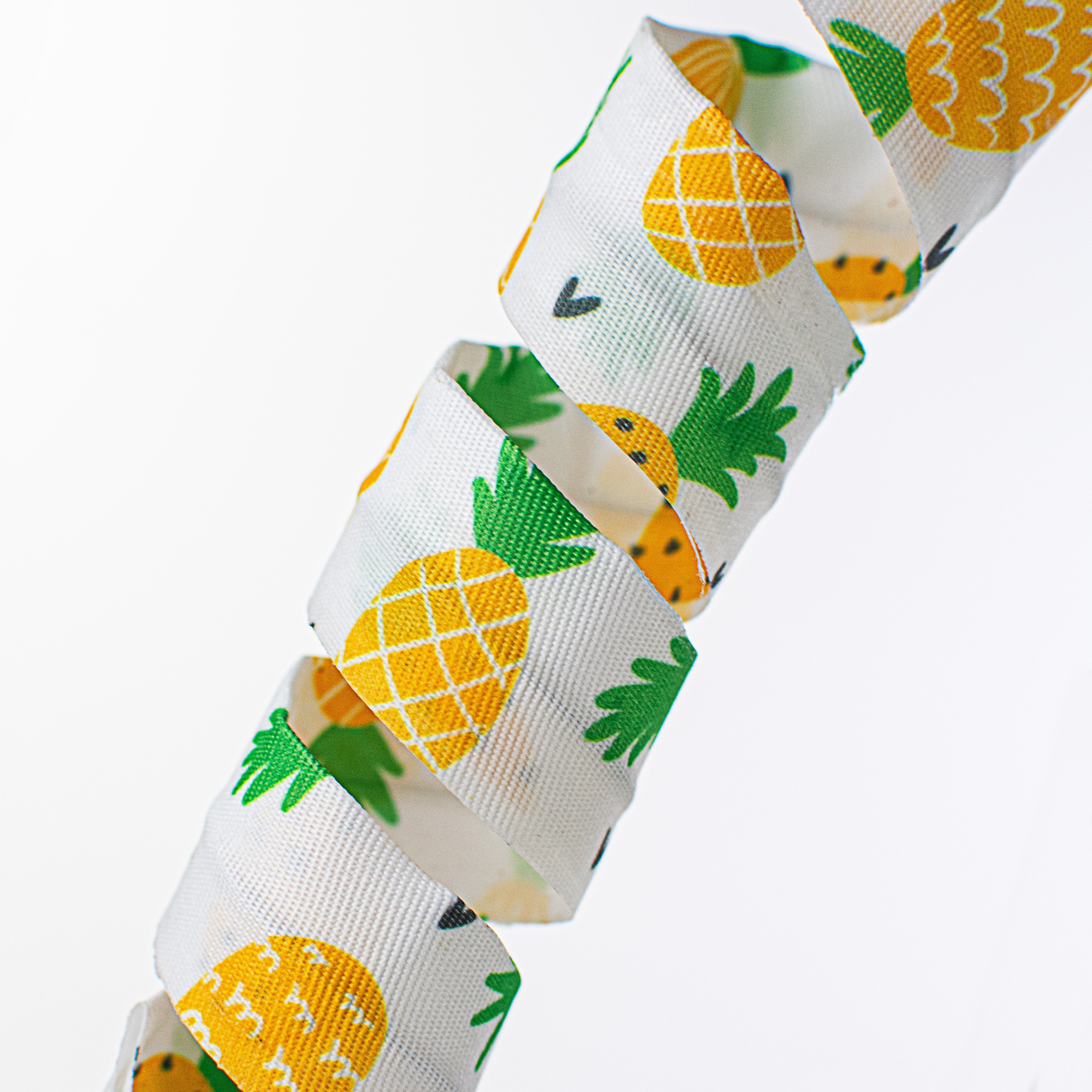 24" Fabric Curl Spray: Pineapple Lifestyle Photo