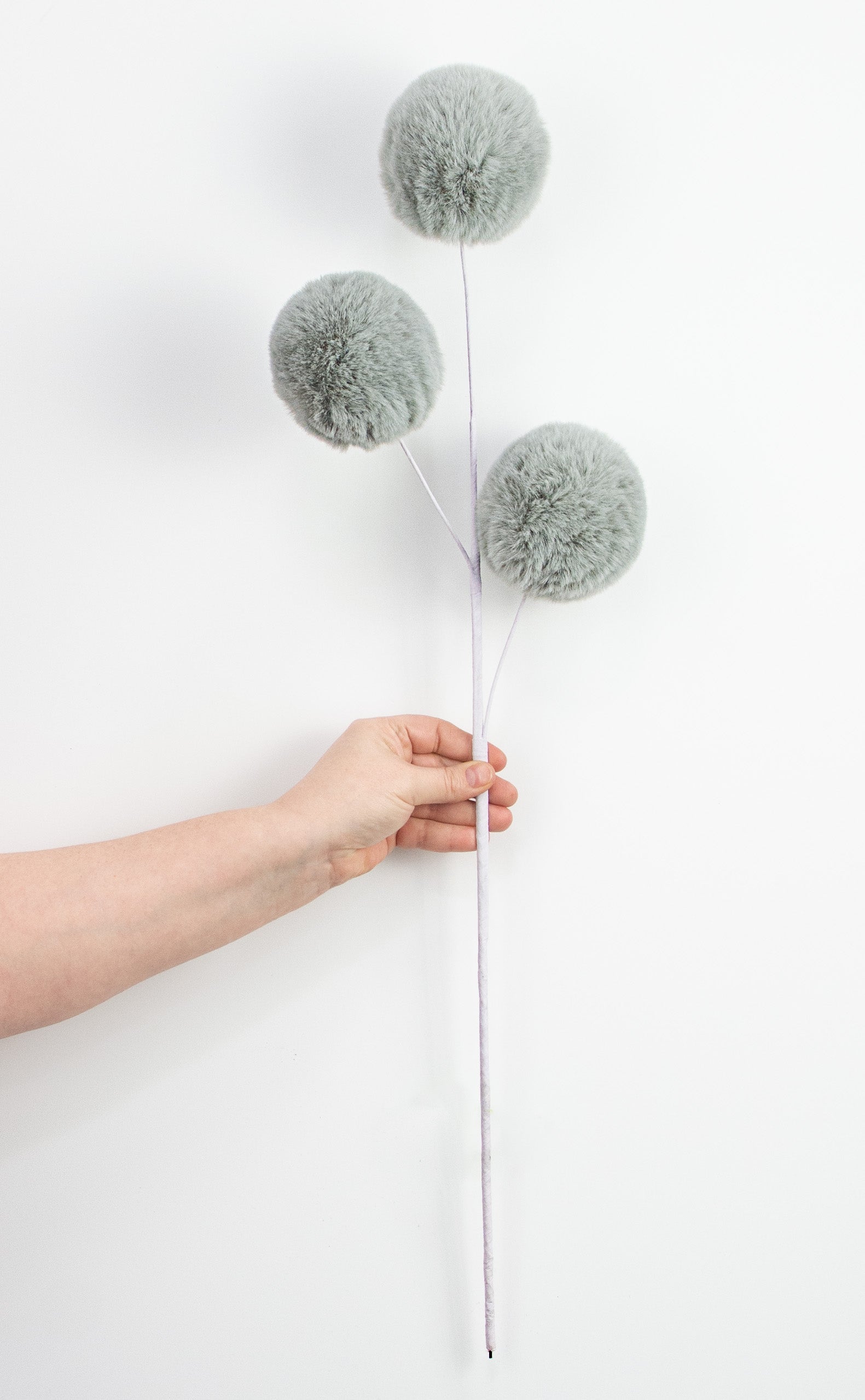 29" Faux Fur Spray: Grey detail photo 3