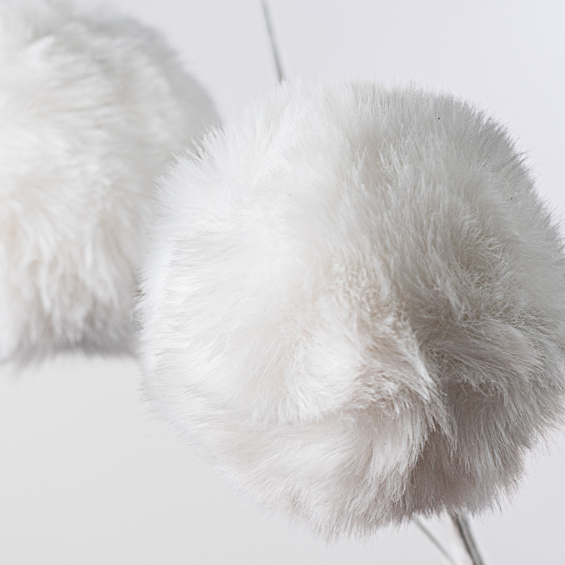 29" Faux Fur Spray: White Lifestyle Photo