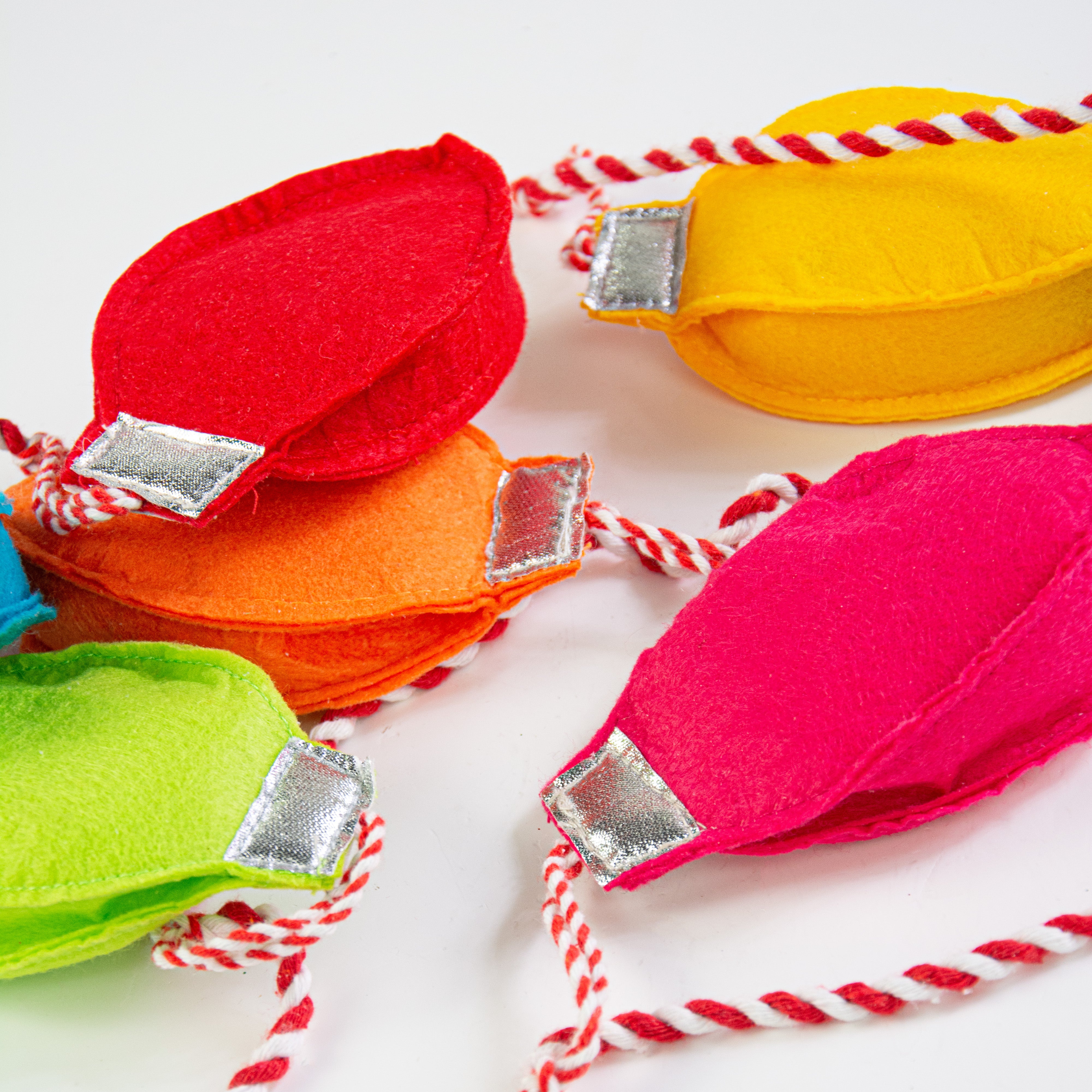 72" Felt Multicolor Light Bulbs Garland detail photo 3