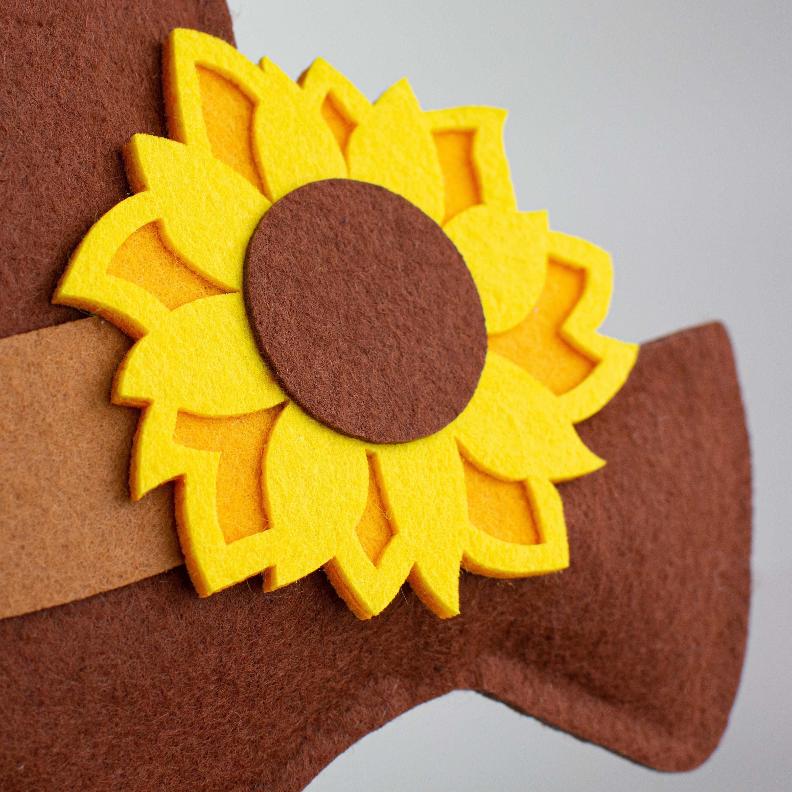 14" Felt Scarecrow Hat Wreath Accent detail photo 3