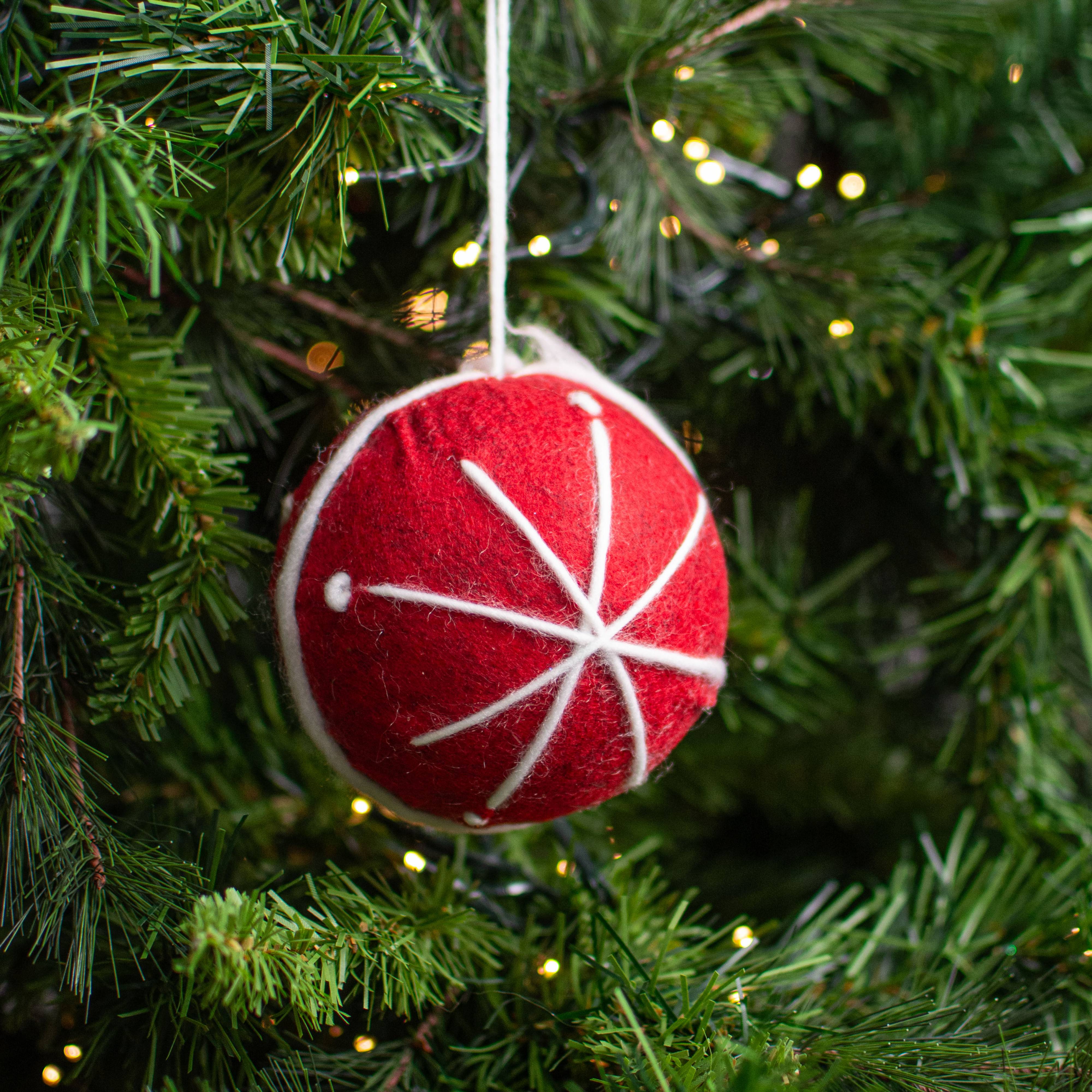 4" Felt & Yarn Starburst Ornament: Red & White Lifestyle Photo