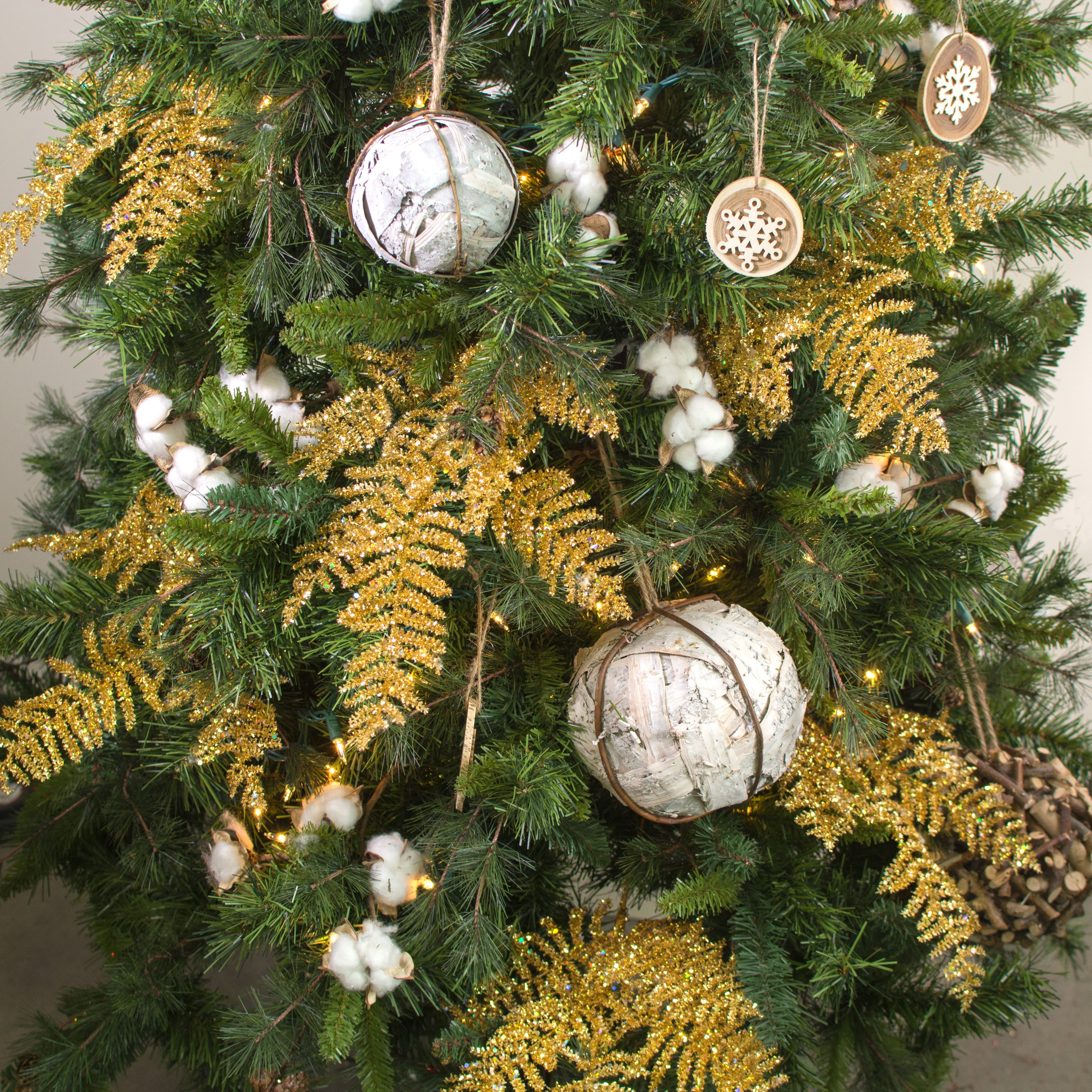 19" Fern Spray: Gold Glitter (Set of 6) Lifestyle Photo