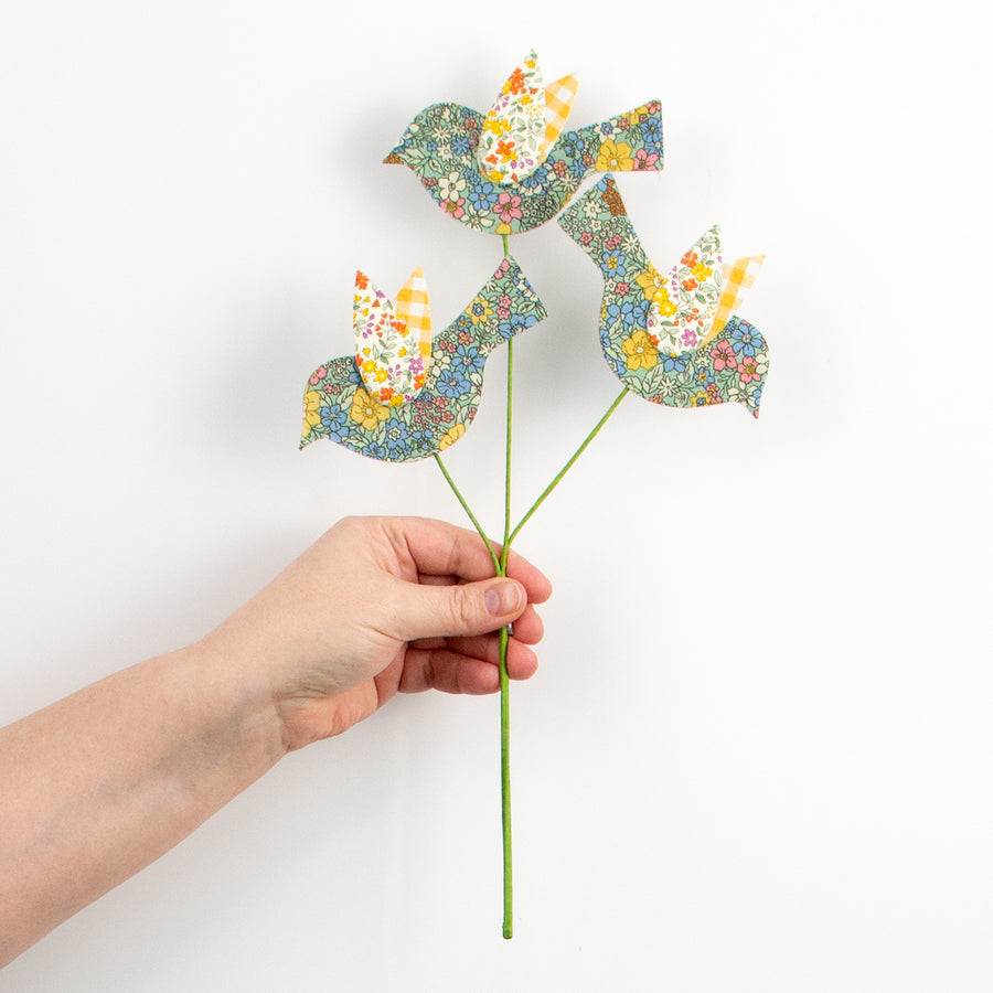 14" Flower Pattern Bird Spray: Blue & Yellow detail photo 3