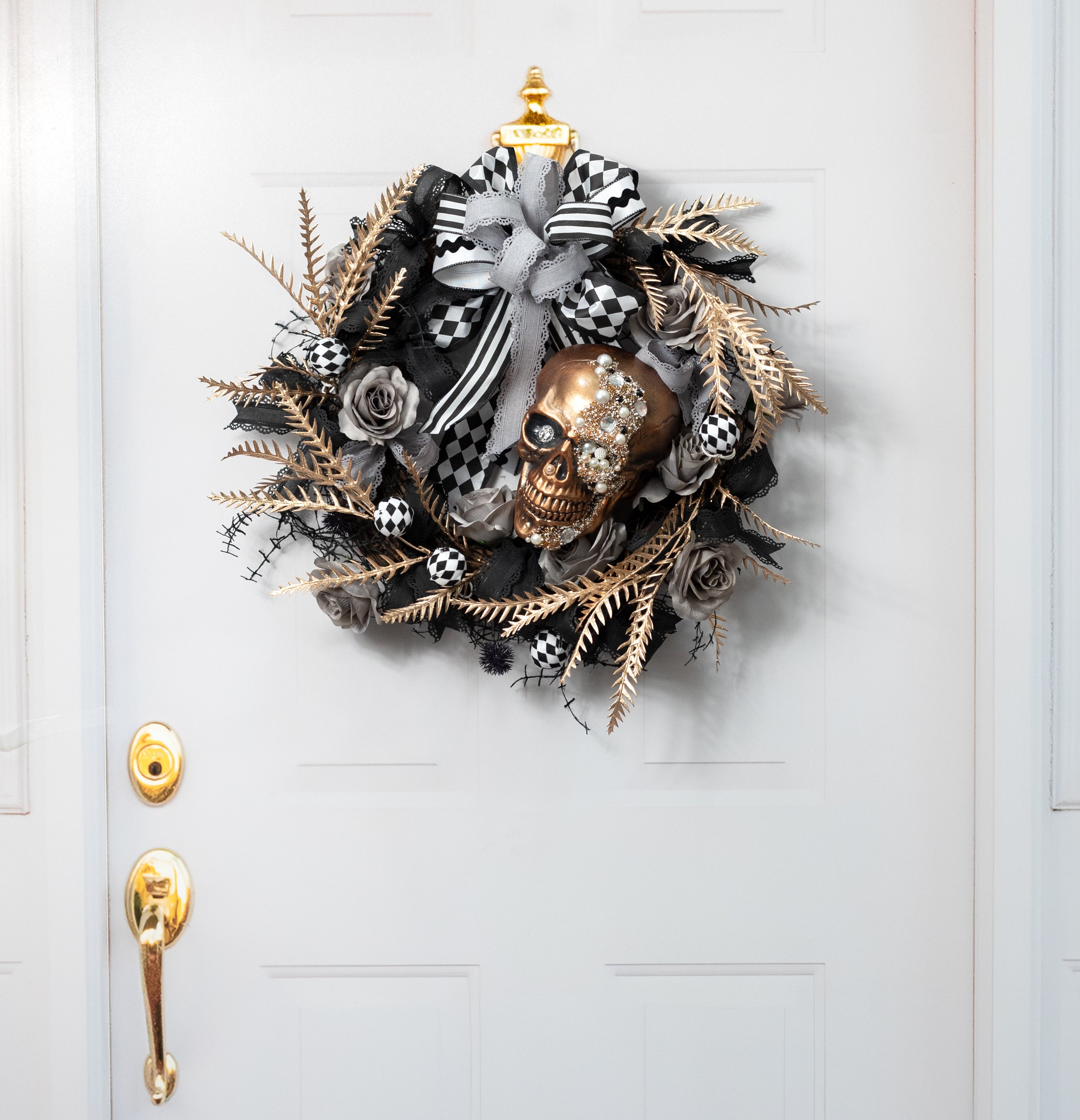 8" Foam Skull with Beads & Glitter: Antique Gold detail photo 4