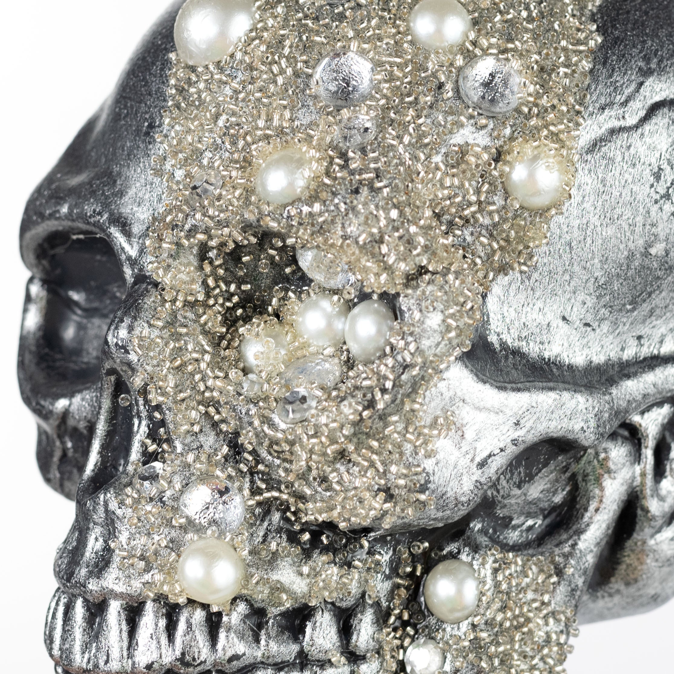 8" Foam Skull with Beads & Glitter: Antique Silver detail photo 3