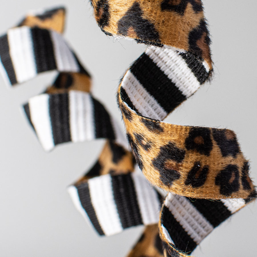 16" Double Sided Frizzy Curly Pick: Cheetah & Stripes detail photo 5