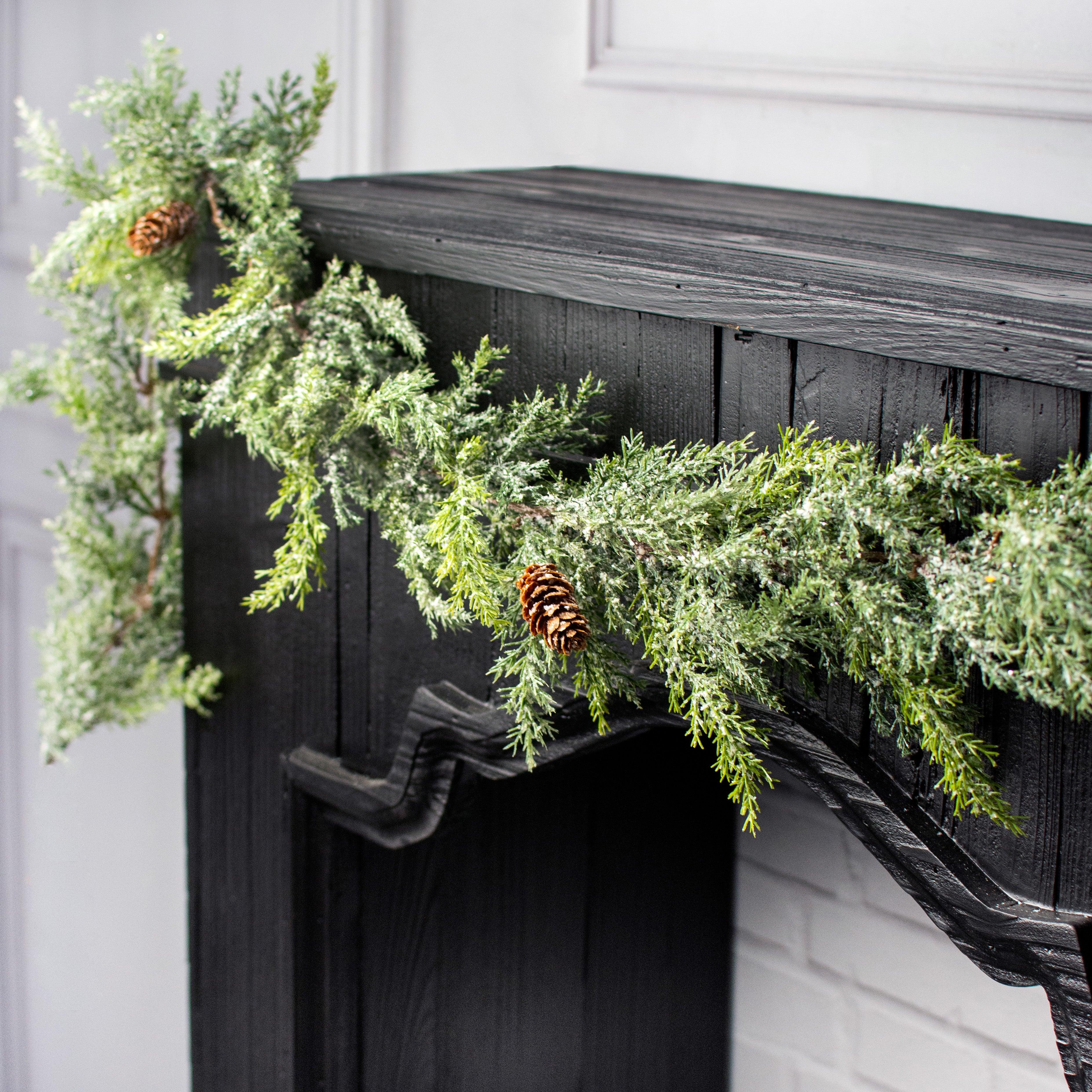 5.5' Frosted Arborvitae Pine Garland detail photo 4