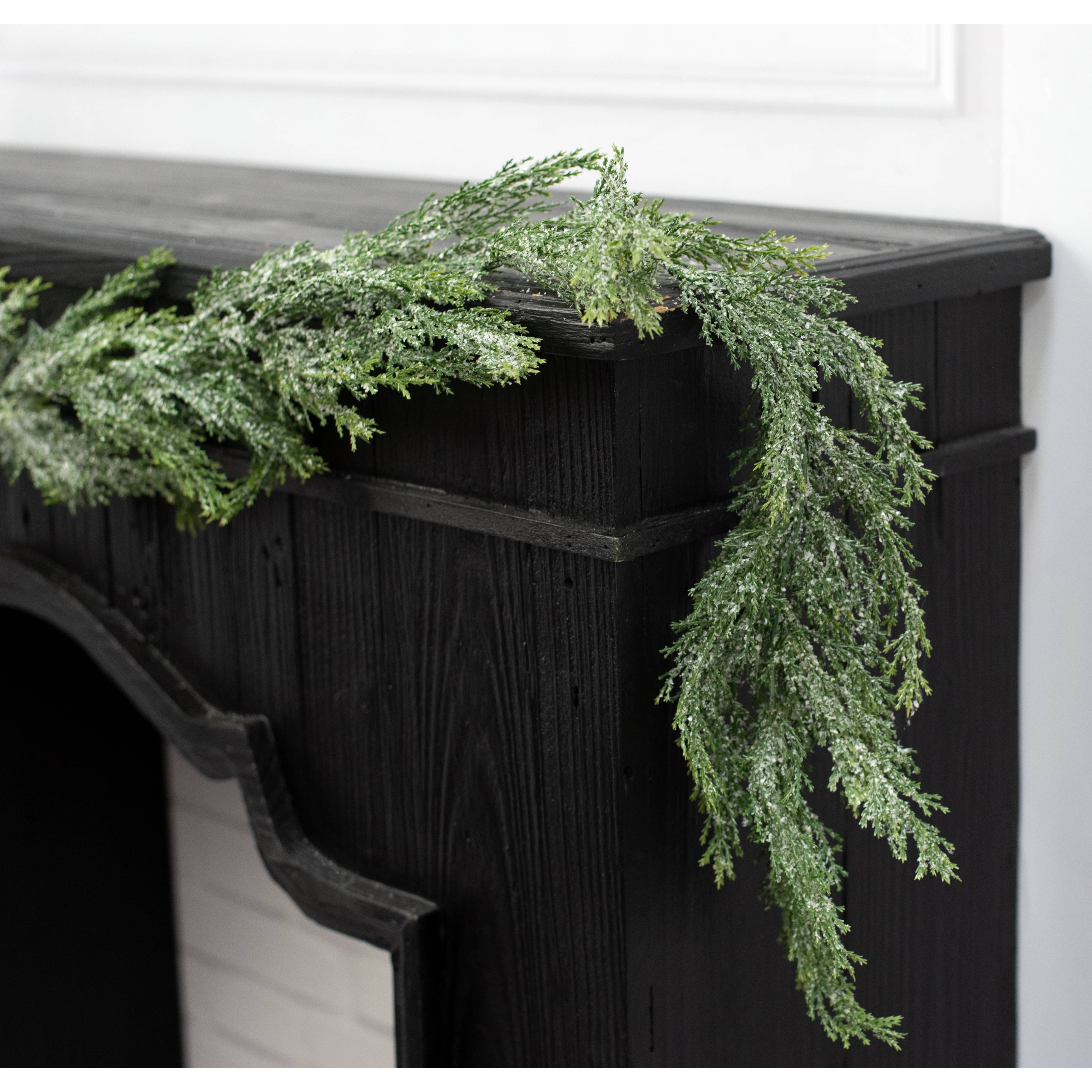 6' Frosted Value Cedar Garland detail photo 4