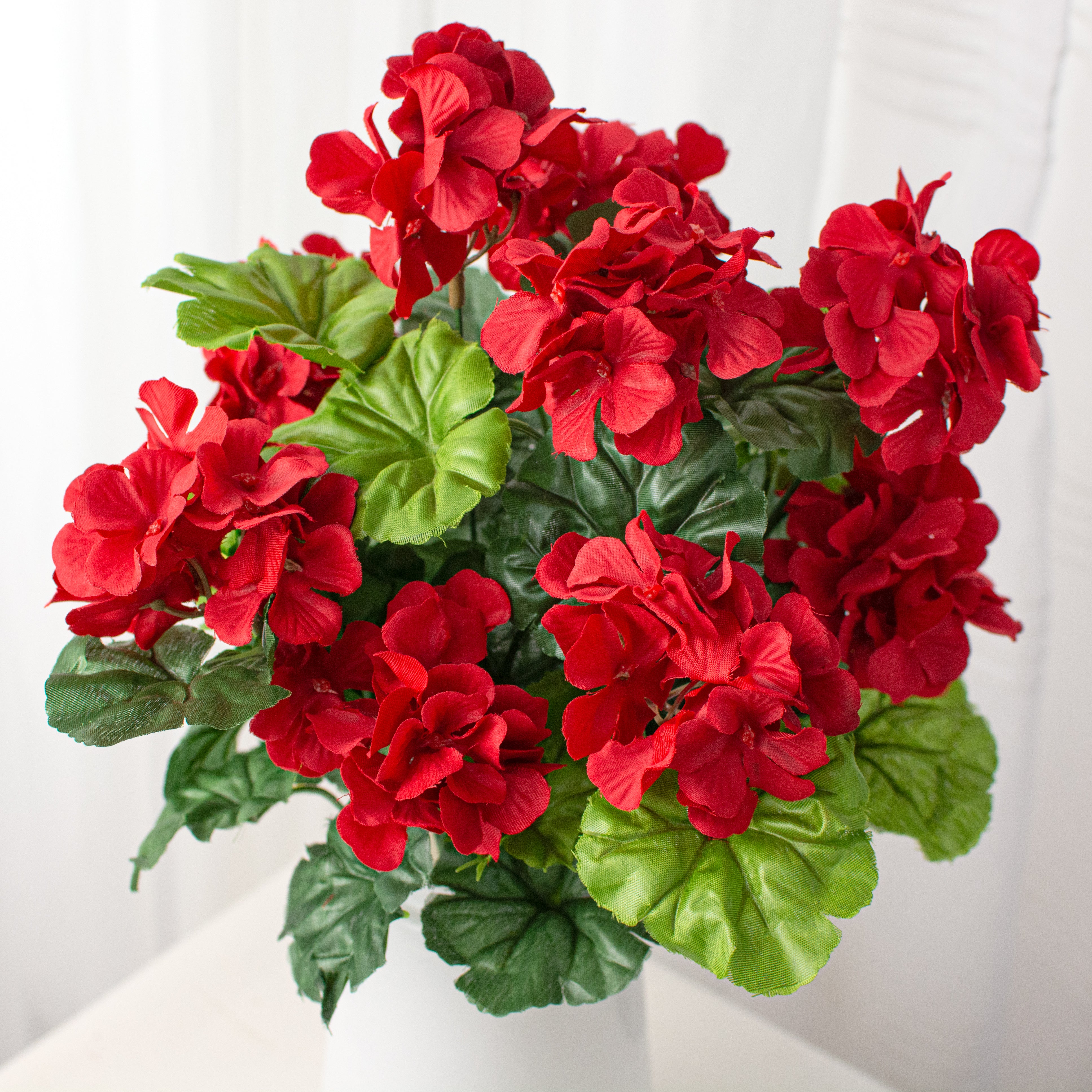 19" Geranium Bush: Red Item Number: 35130RD