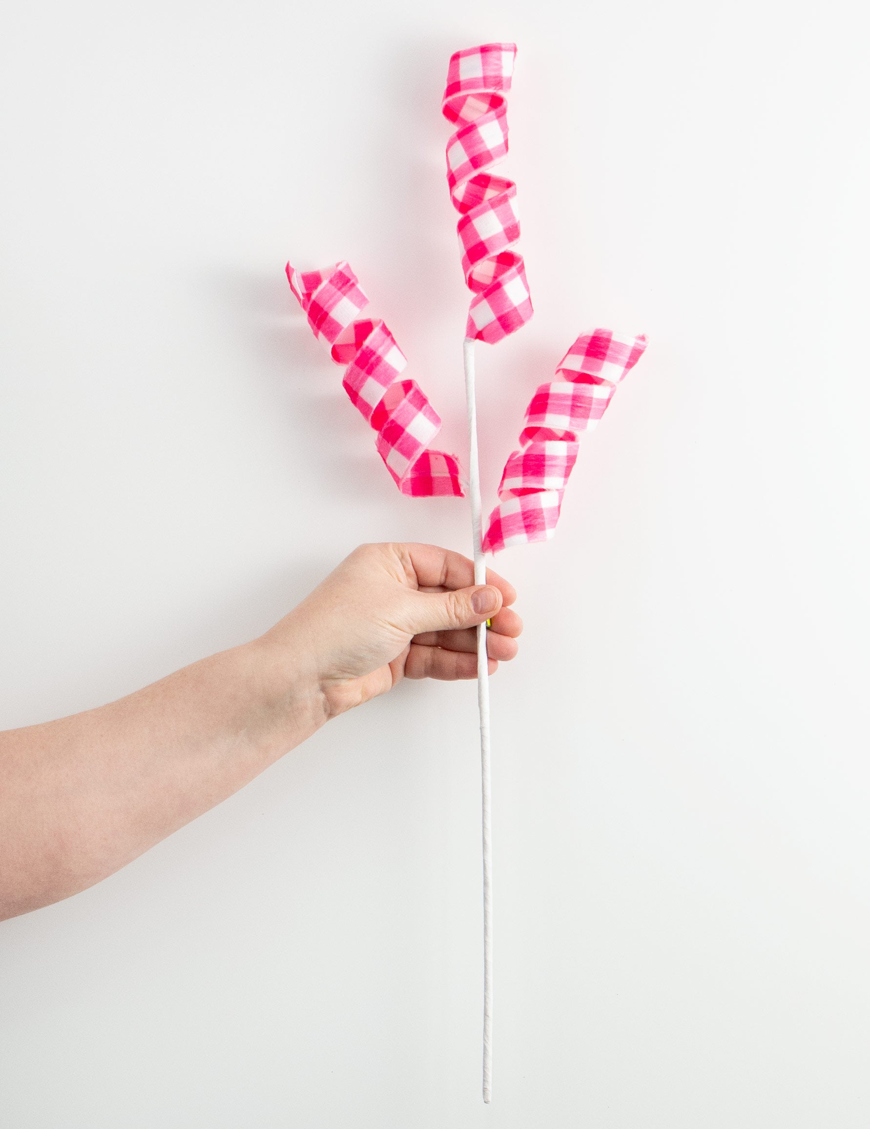 24" Gingham Curly Spray: Fuchsia Pink detail photo 3