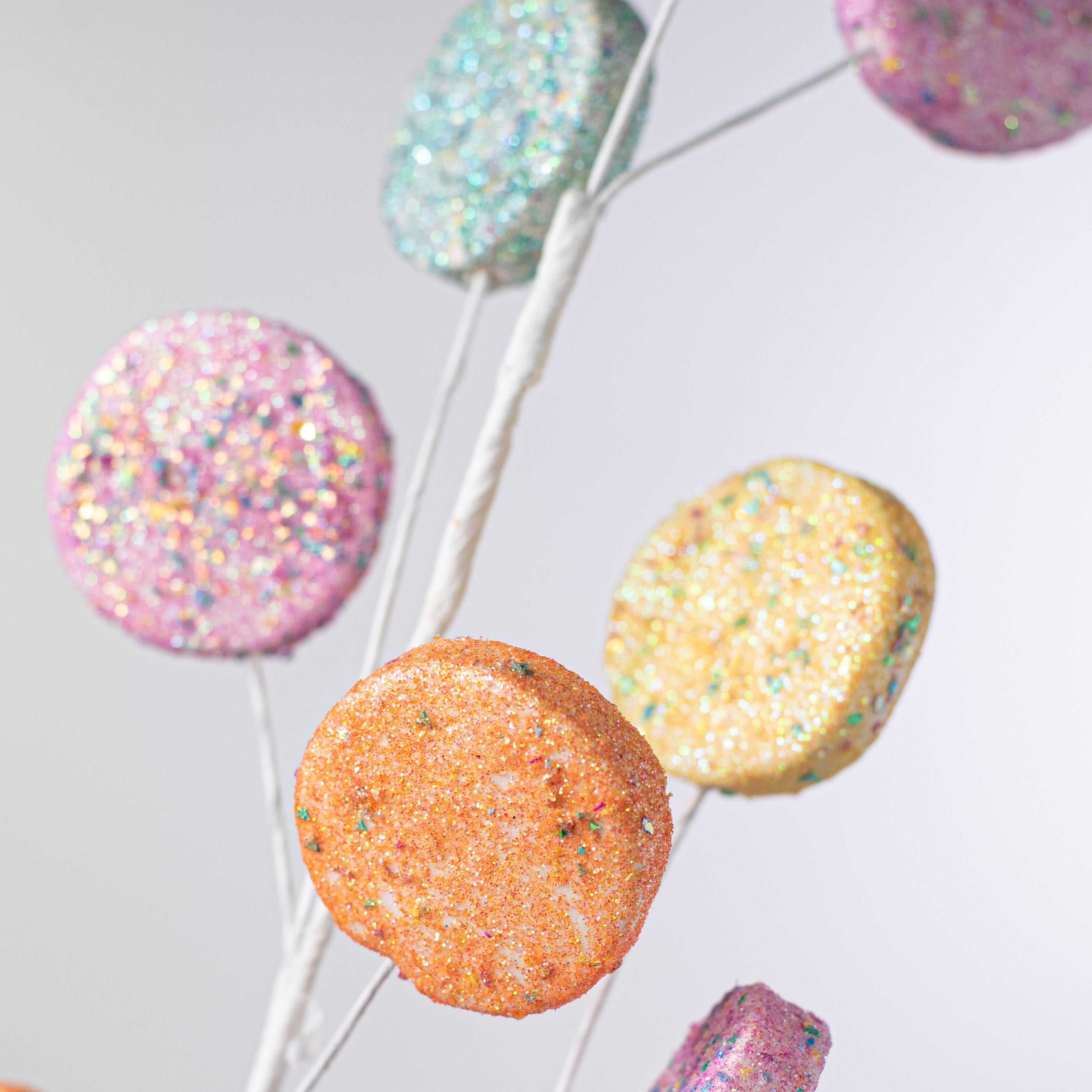 31" Glitter Disc Candy Spray: Pastel Lifestyle Photo