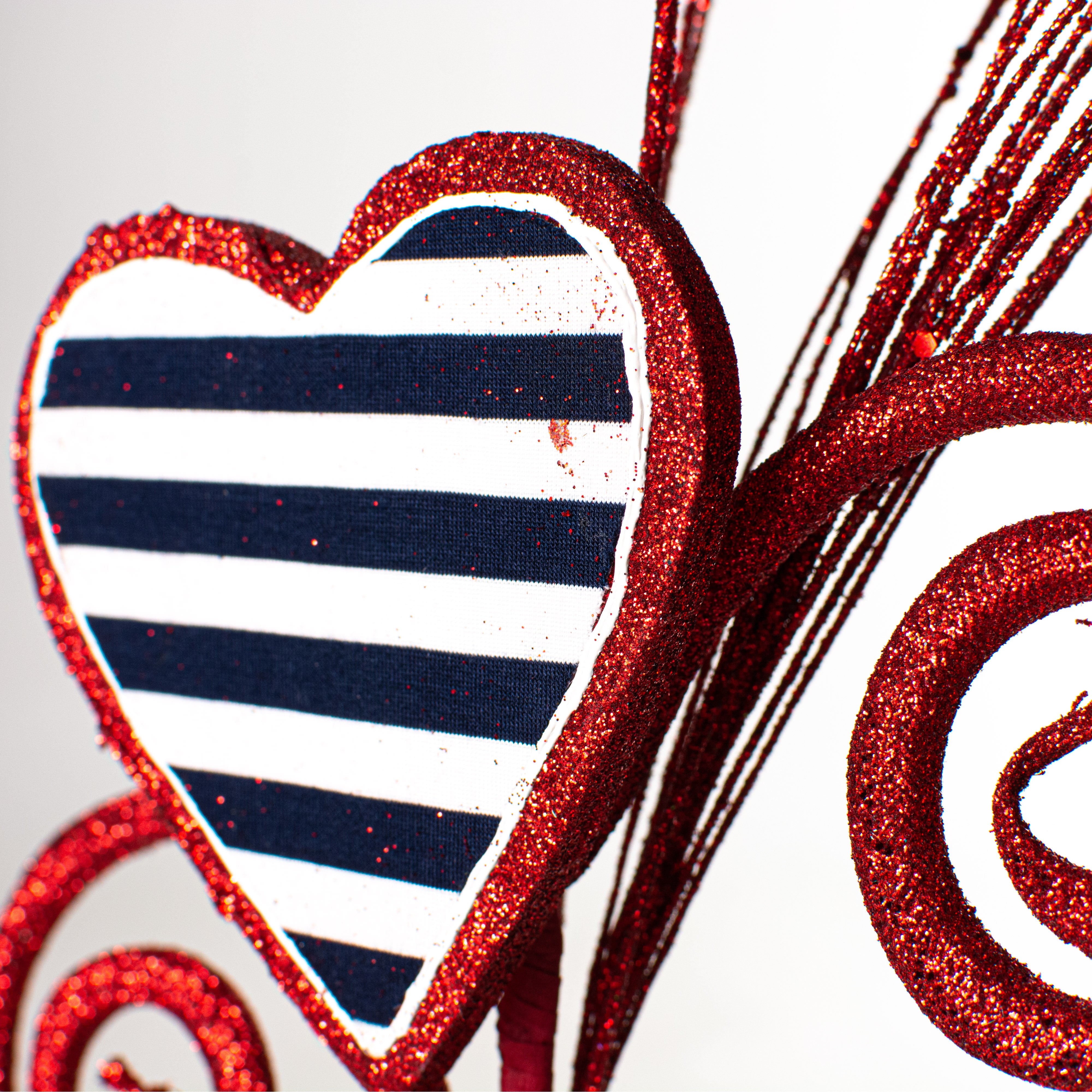 21" Glitter Heart Spiral Spray detail photo 3