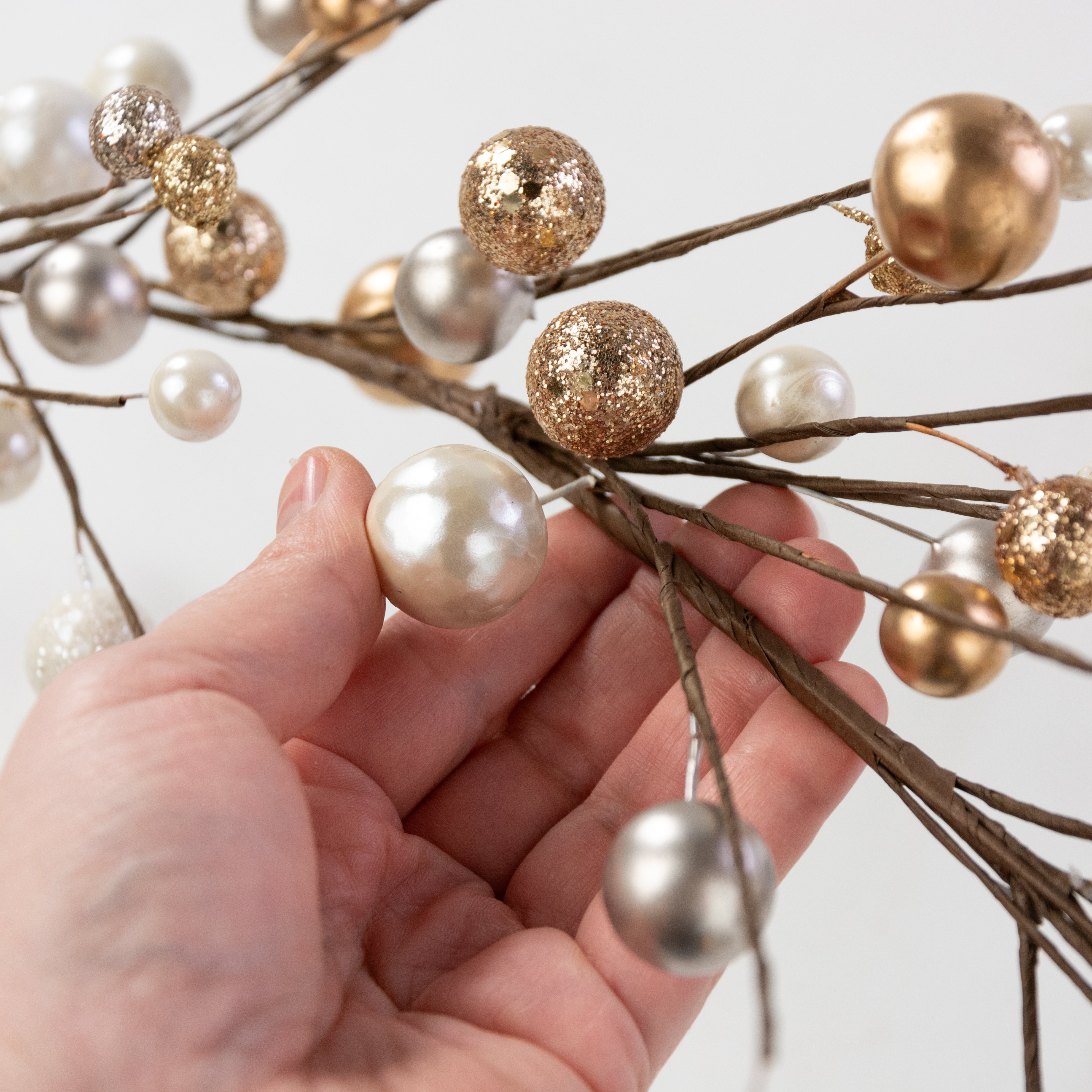 5' Glitter & Pearl Ball Garland: Gold, Champagne & White detail photo 4