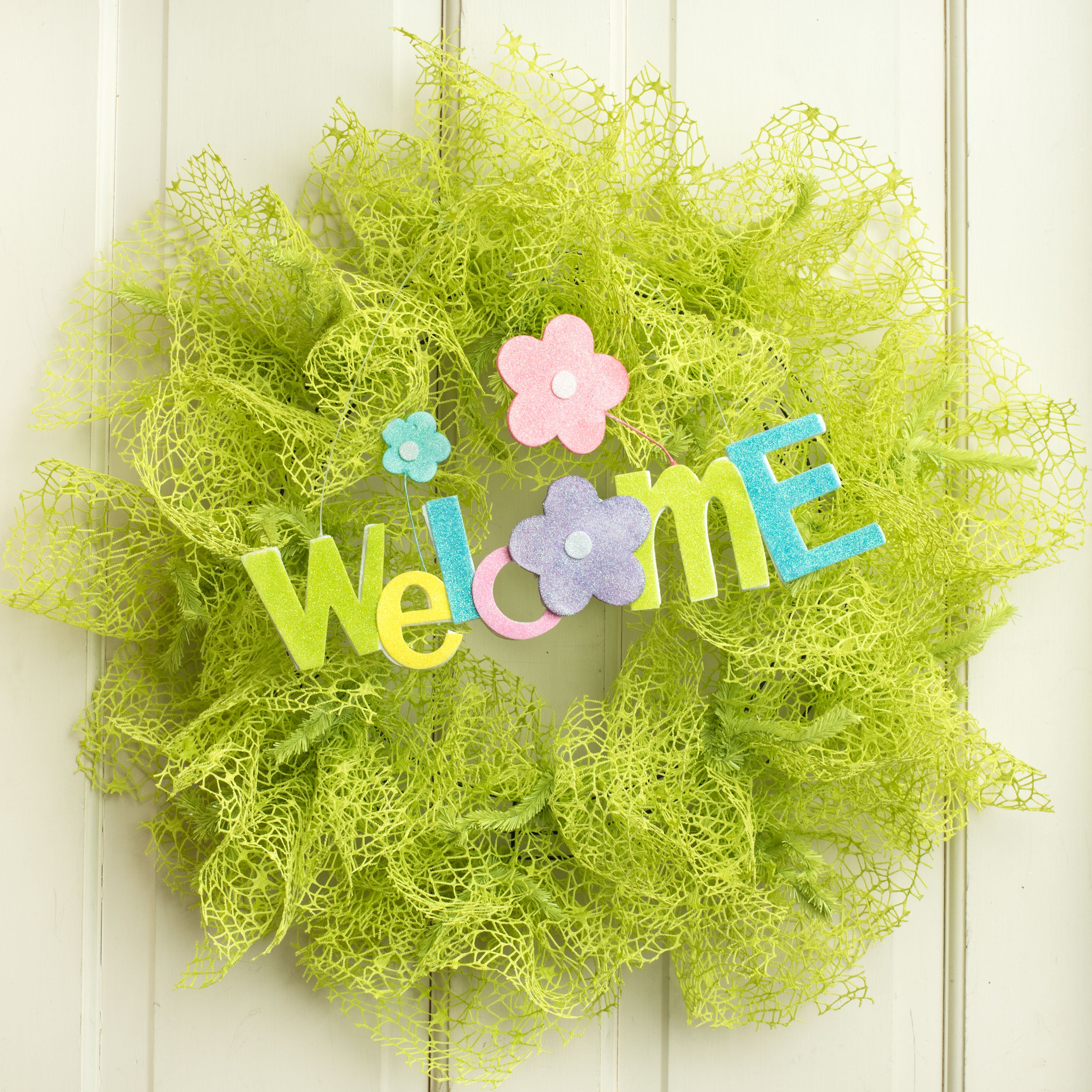 14" Glitter Welcome Cutout: Daisy Lifestyle Photo