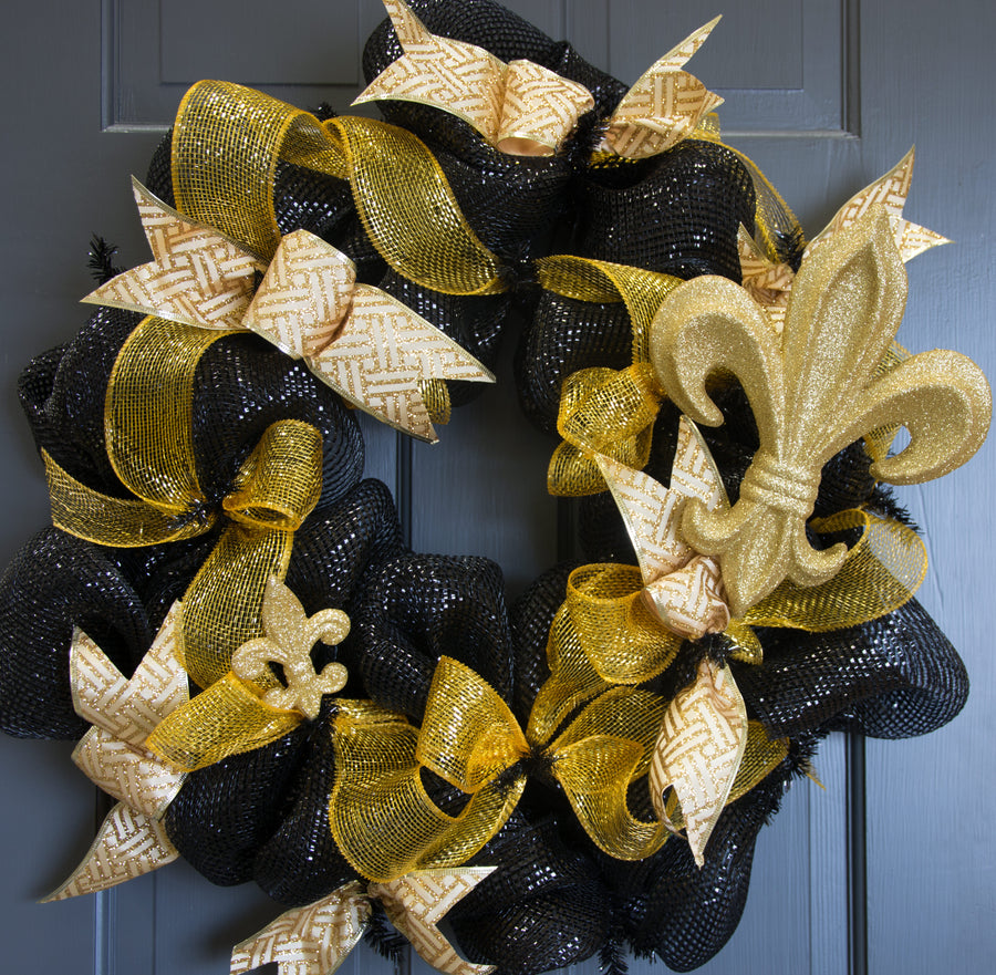 Gold Glitter Fleur De Lis Pick: 10" Lifestyle Photo