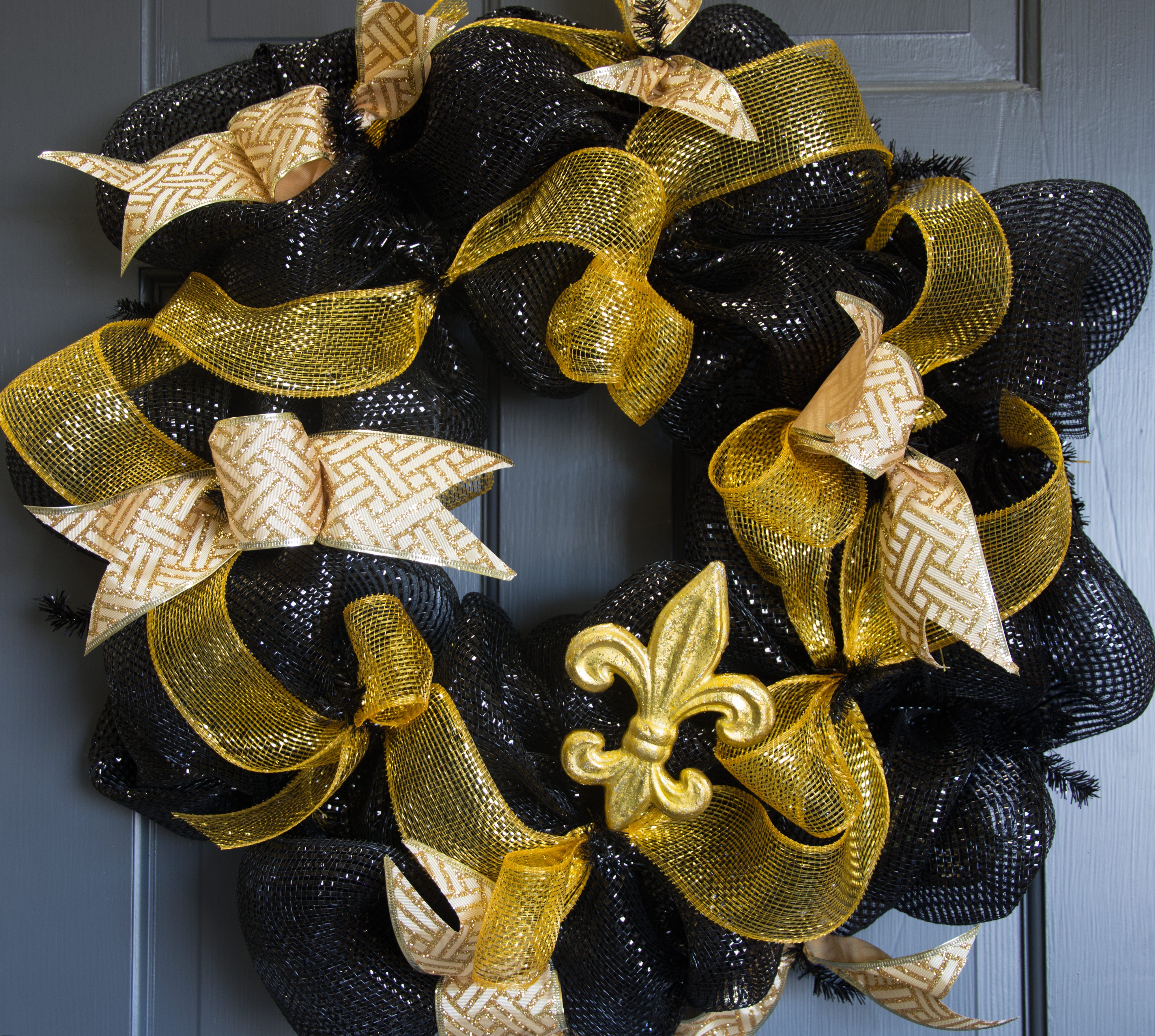Gold Leaf Fleur De Lis Pick: 6" Lifestyle Photo