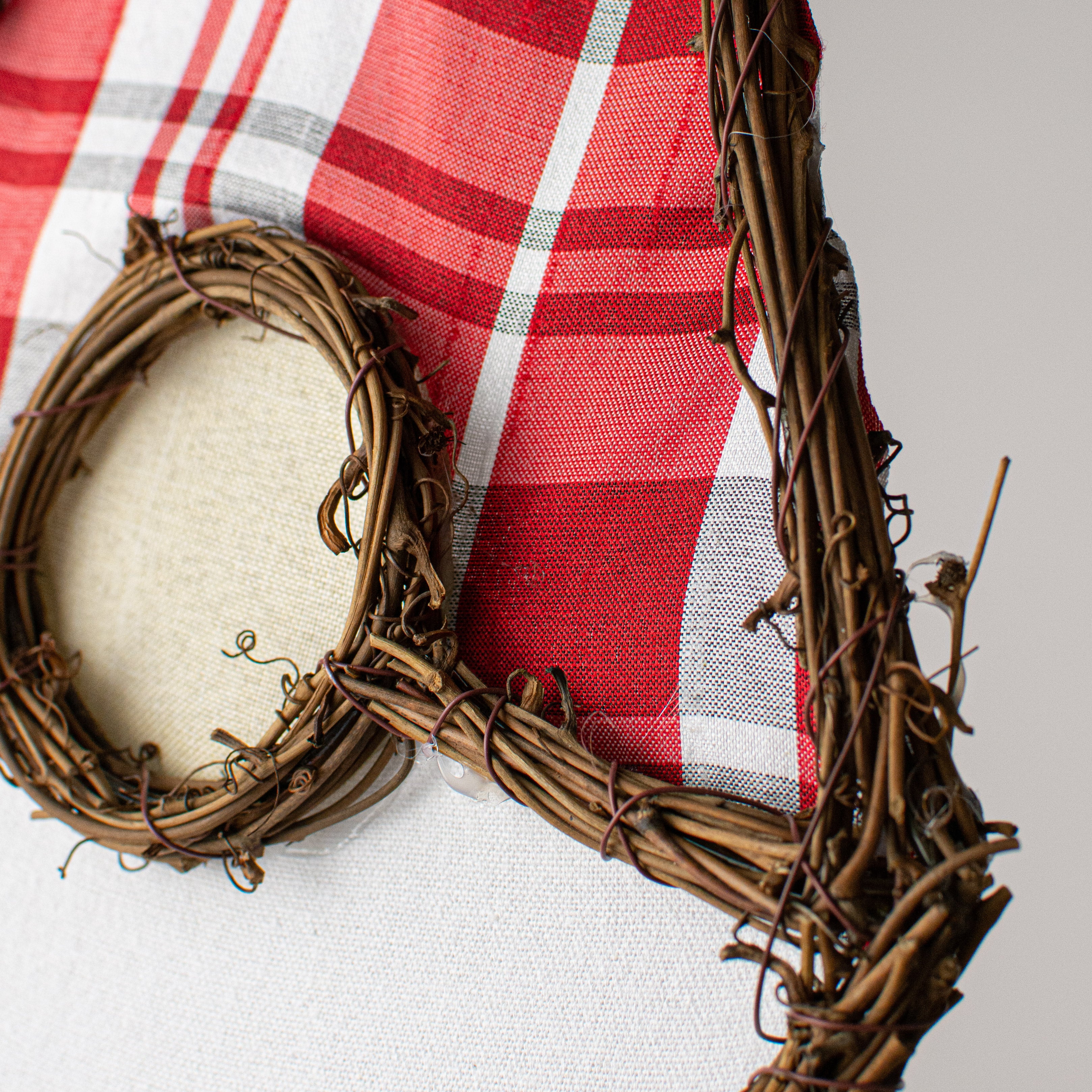 20" Grapevine Hanger: Red Plaid Gnome detail photo 3