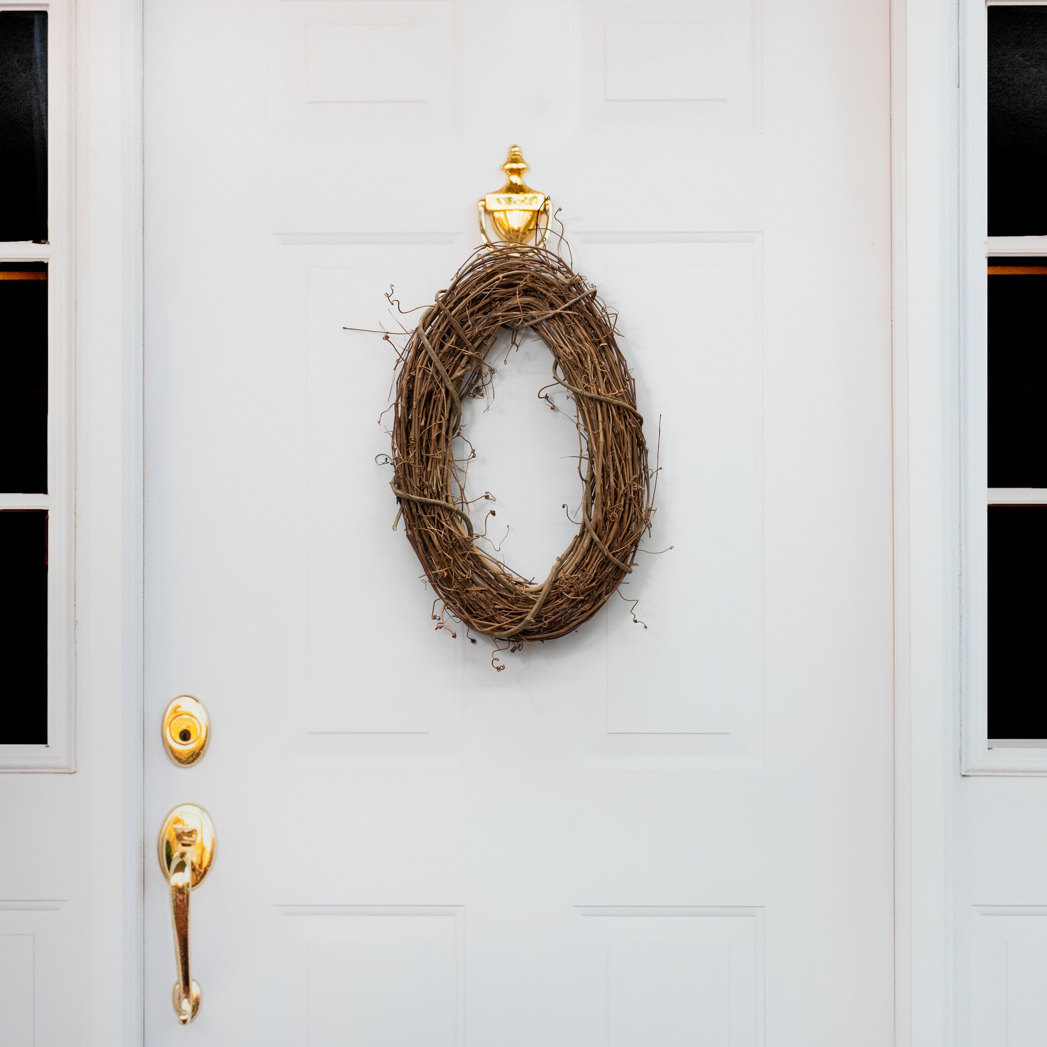 18" Grapevine Oval Wreath Lifestyle Photo