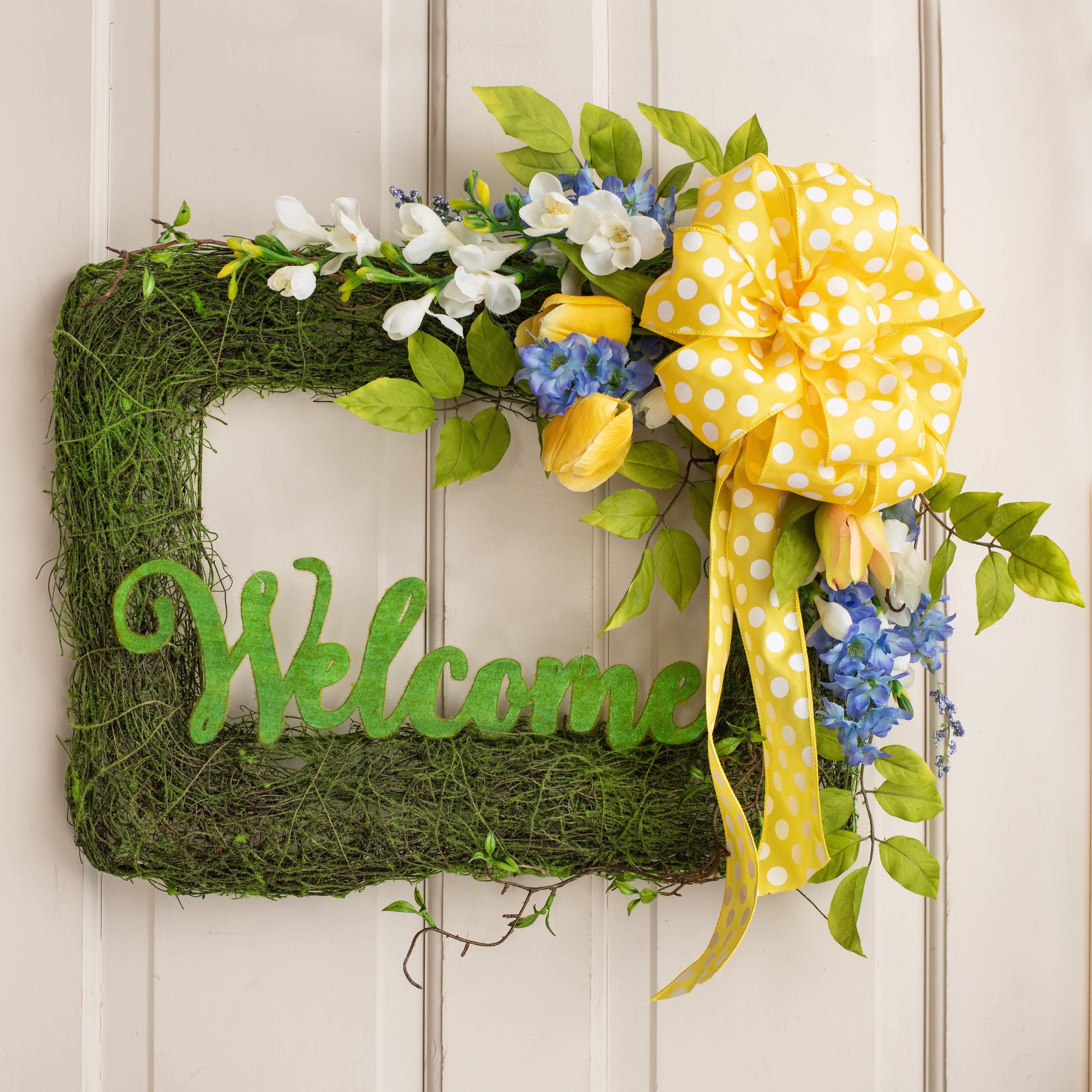 19" Green Moss Rectangle Wreath Lifestyle Photo