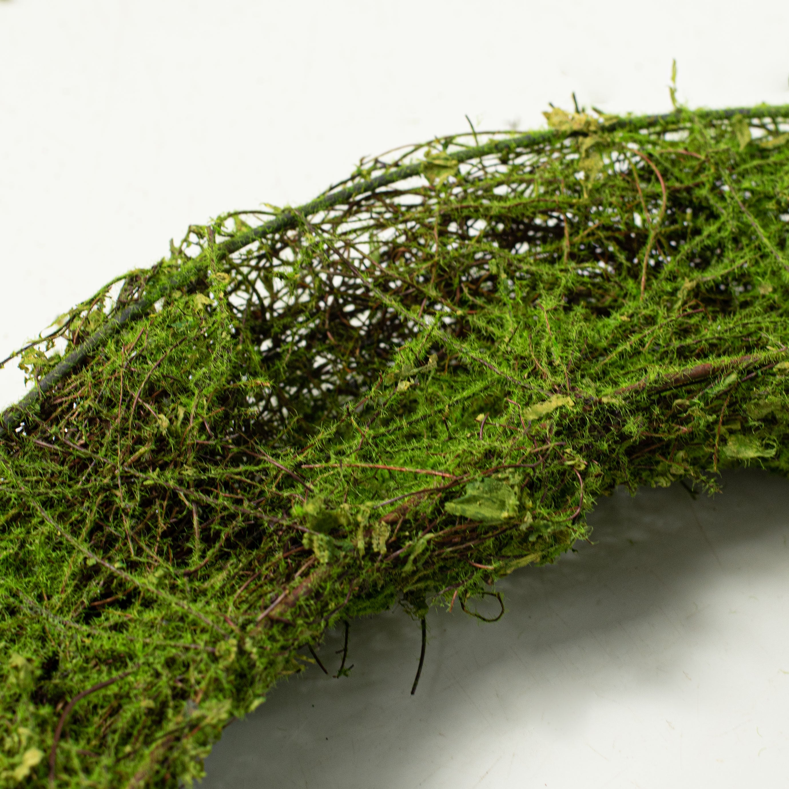 22" Green Moss Vine Wreath: Oval detail photo 4